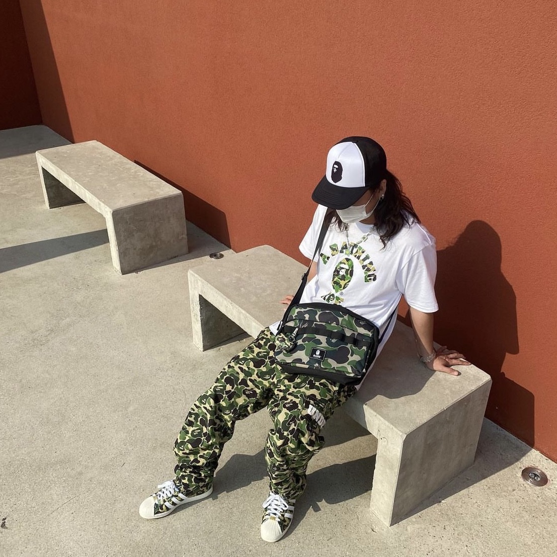 Adidas x BAPE Superstar 80s Green Camo 착용 스타일