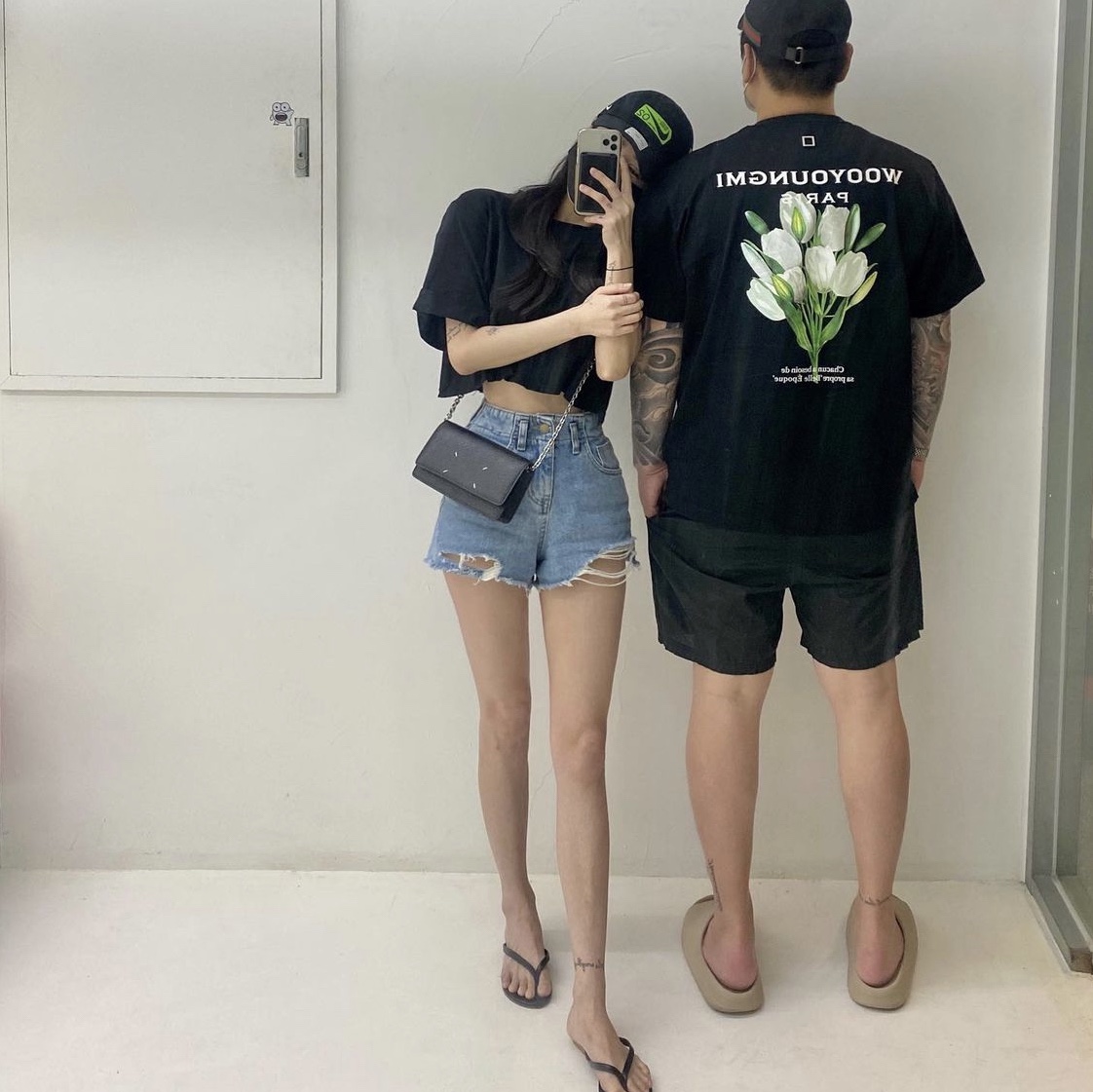 Wooyoungmi Flower Print Back Logo T-Shirt White - 22SS, Wooyoungmi Flower Print Back Logo T-Shirt Black - 22SS 착용 스타일 - 5
