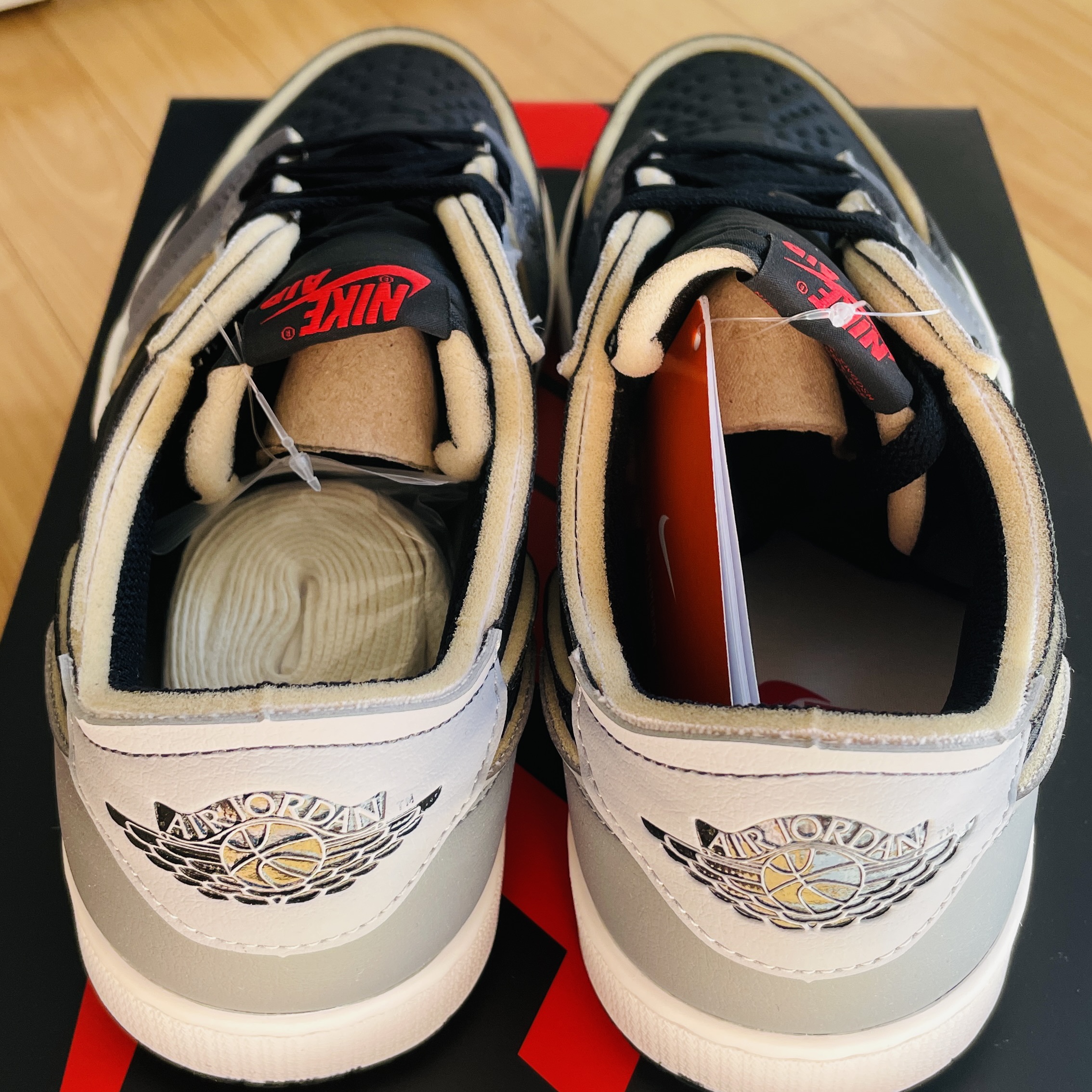 Jordan 1 Retro Low OG EX Black and Smoke Grey 착용 스타일