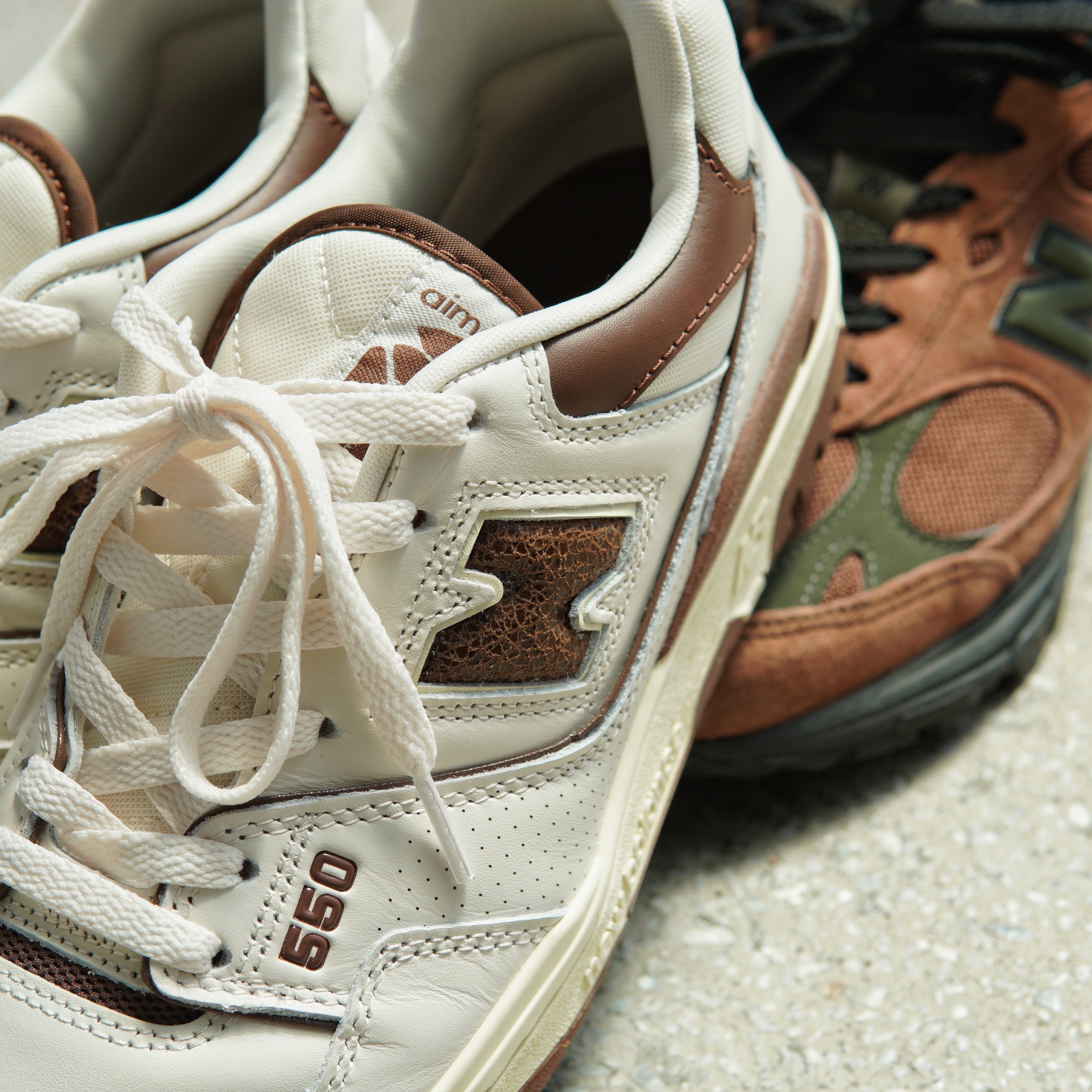 New Balance x Aime Leon Dore 550 Brown 착용 스타일 - 1