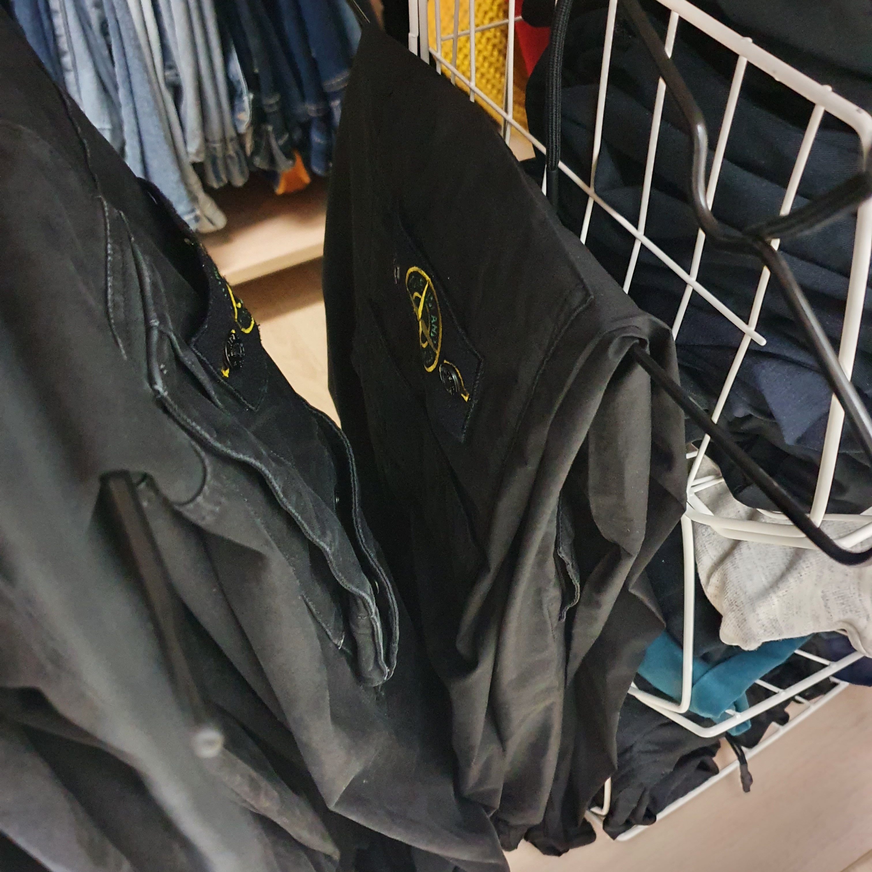 Stone Island 31303 Stretch Cotton Tela Paracadute Cargo Pants Black - 22SS 착용 스타일