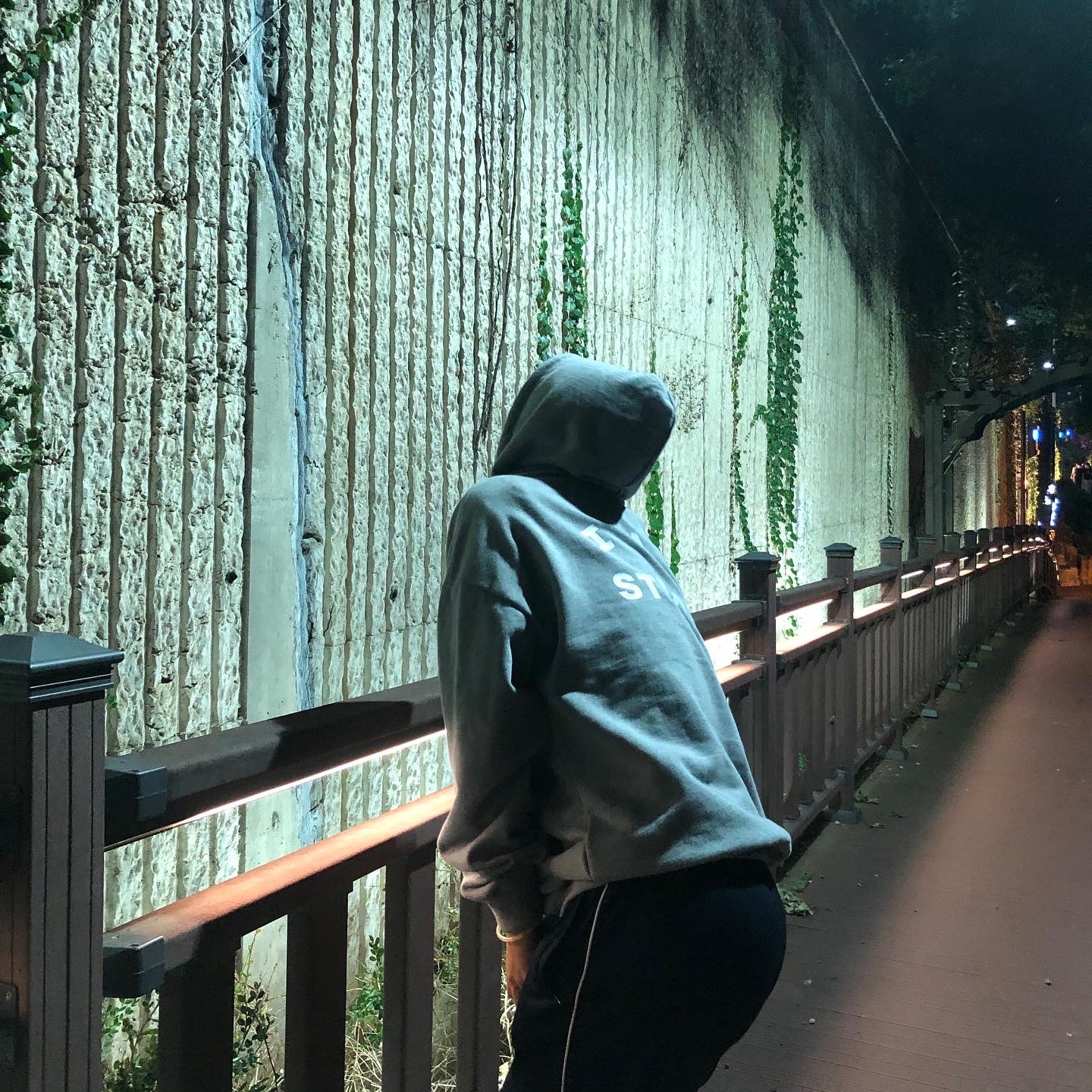 IAB Studio Zip-Up Hoodie Gray - 22FW 착용 스타일 - 3
