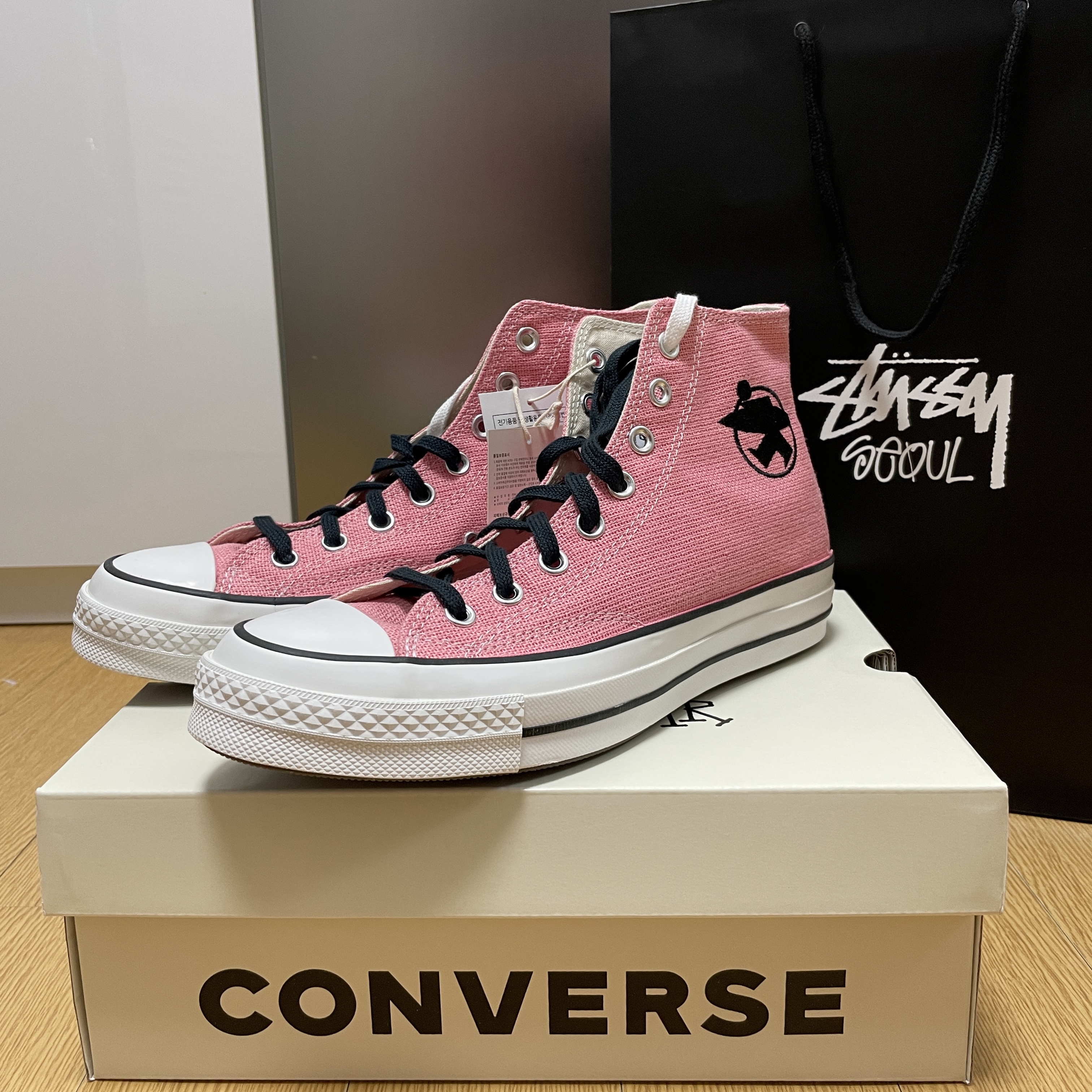 Converse x Stussy Chuck 70 High Plumeria 착용 스타일 - 1