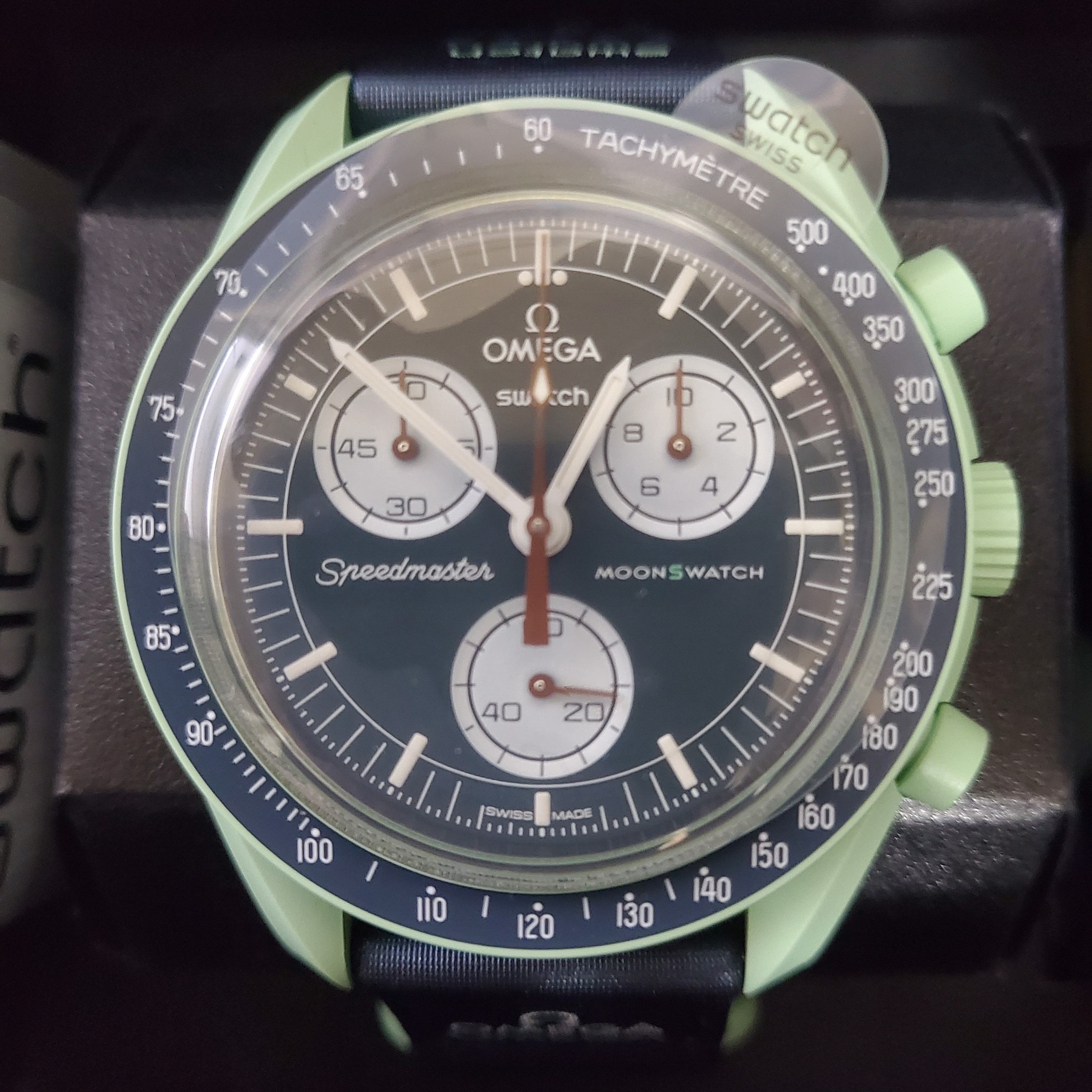 Swatch x Omega Bioceramic MoonSwatch Mission On Earth 착용 스타일 - 1