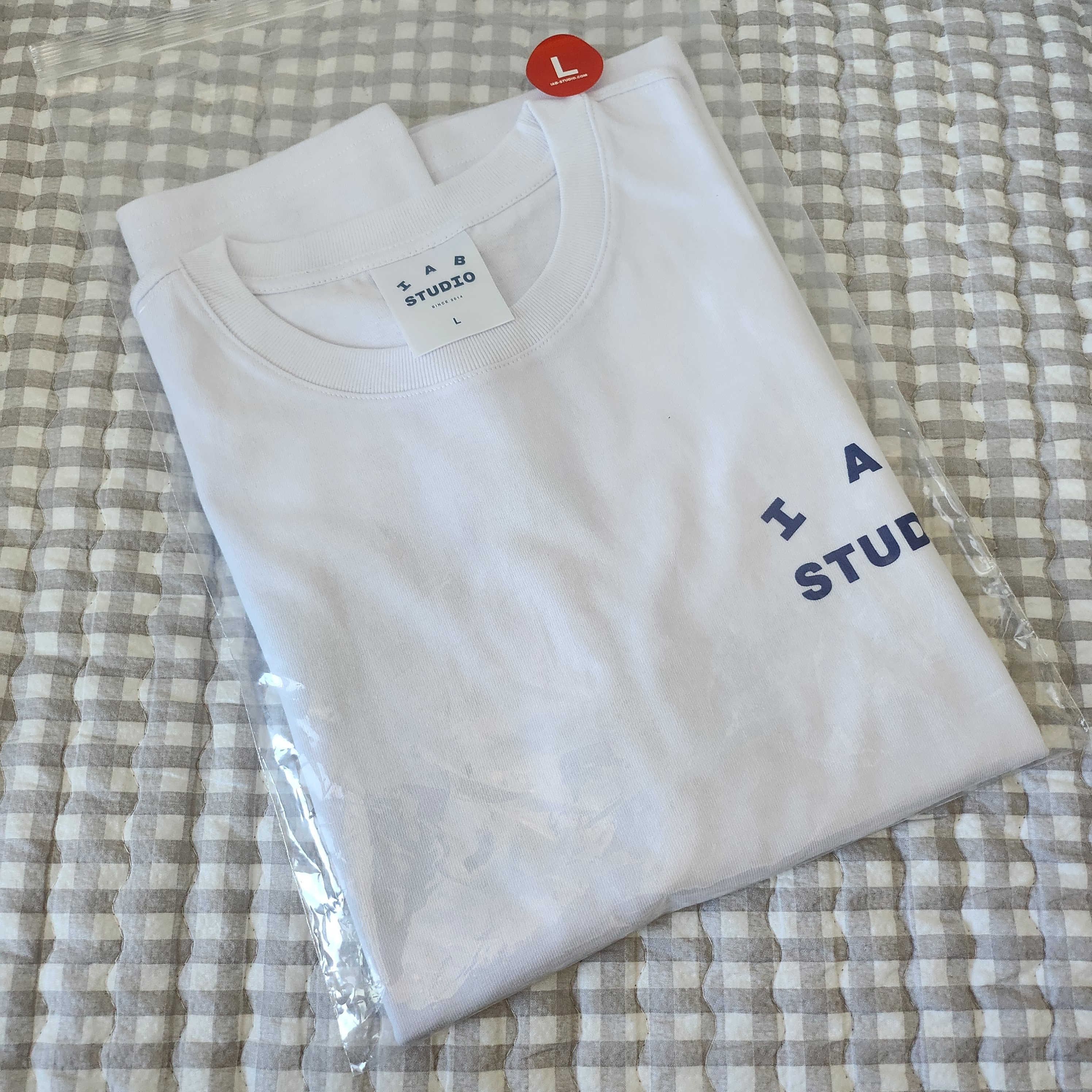 IAB Studio T-Shirt White Navy - 22FW 착용 스타일
