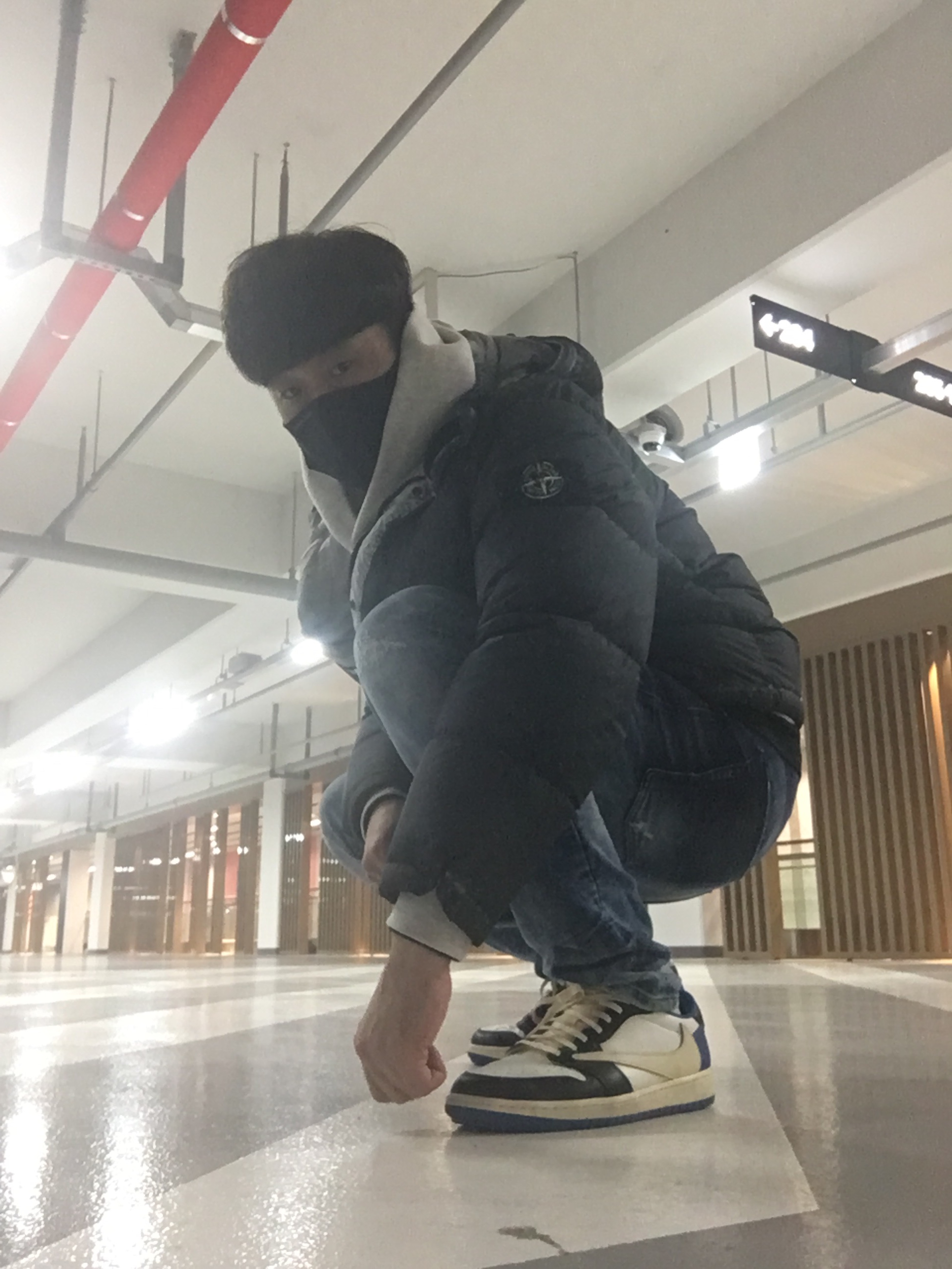 Supreme x Stone Island Painted Camo Crinkle Down Jacket Black - 20FW 착용 스타일 - 2