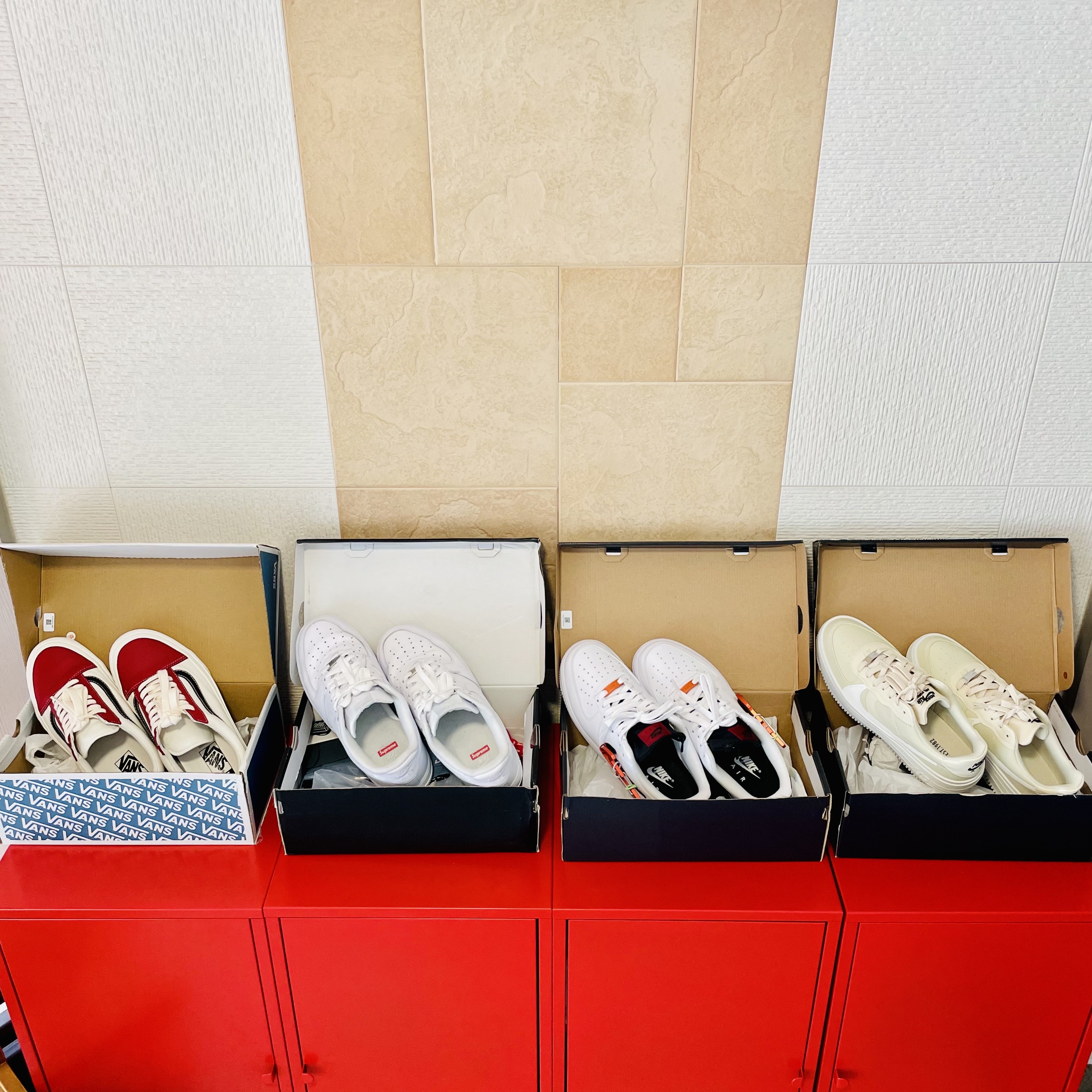 Vans Vault OG Old Skool LX Leather Chili Pepper, Nike x Supreme Air Force 1 Low White 착용 스타일 - 3