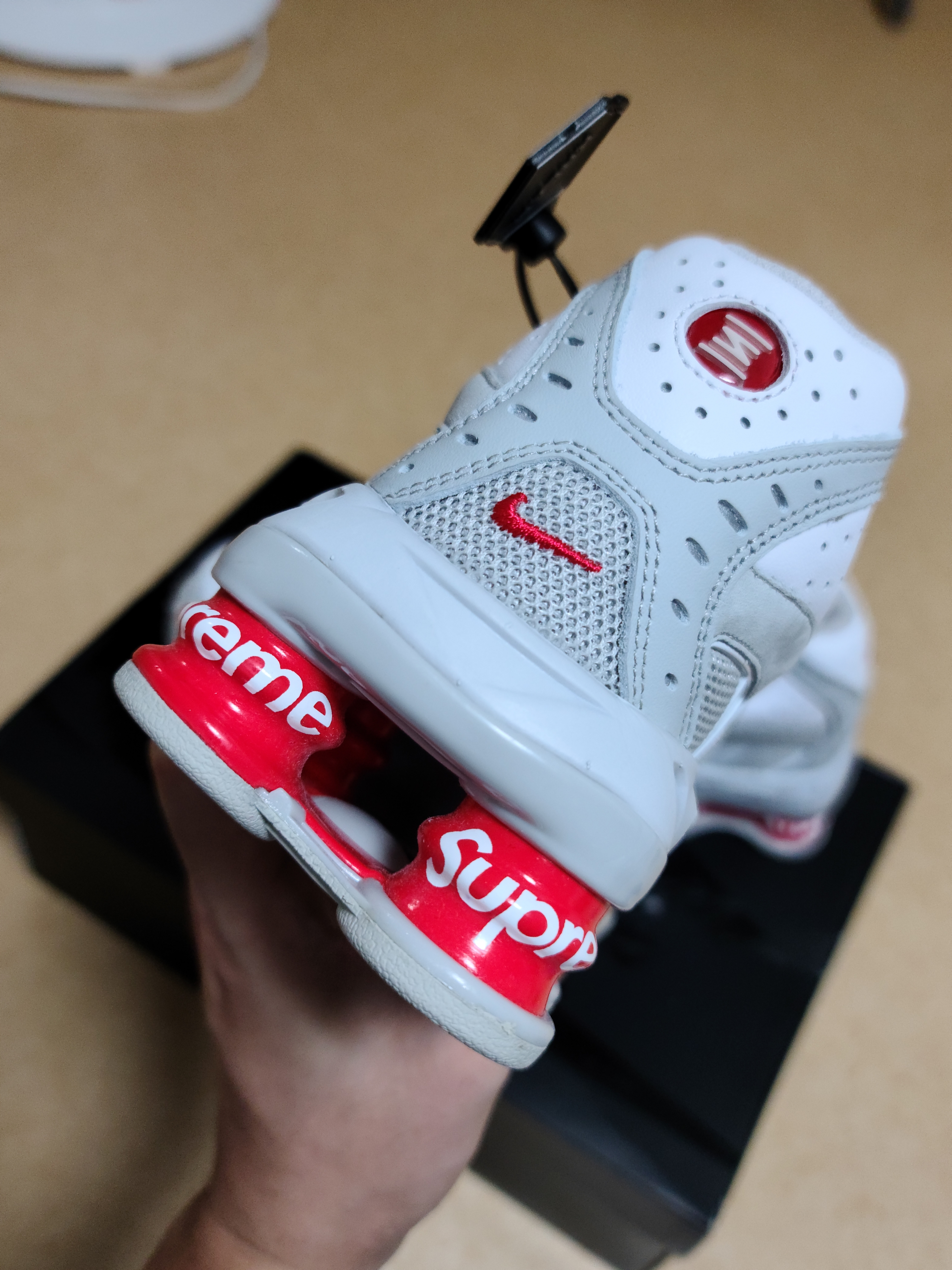 Nike x Supreme Shox Ride 2 SP White 착용 스타일 - 2
