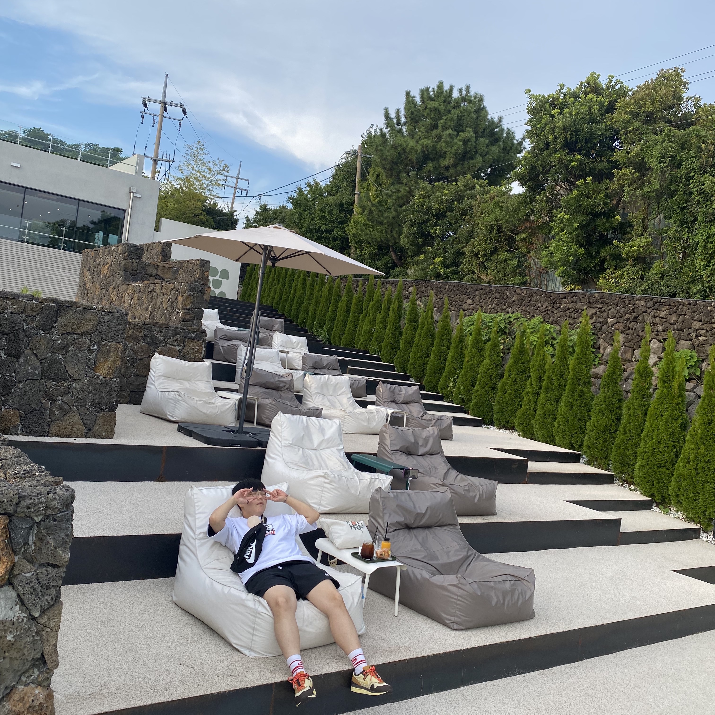 IAB Studio x Obey Beenzino Icon T-Shirt White, Nike x Travis Scott Air Max 1 Cact.us Brown 착용 스타일 - 1