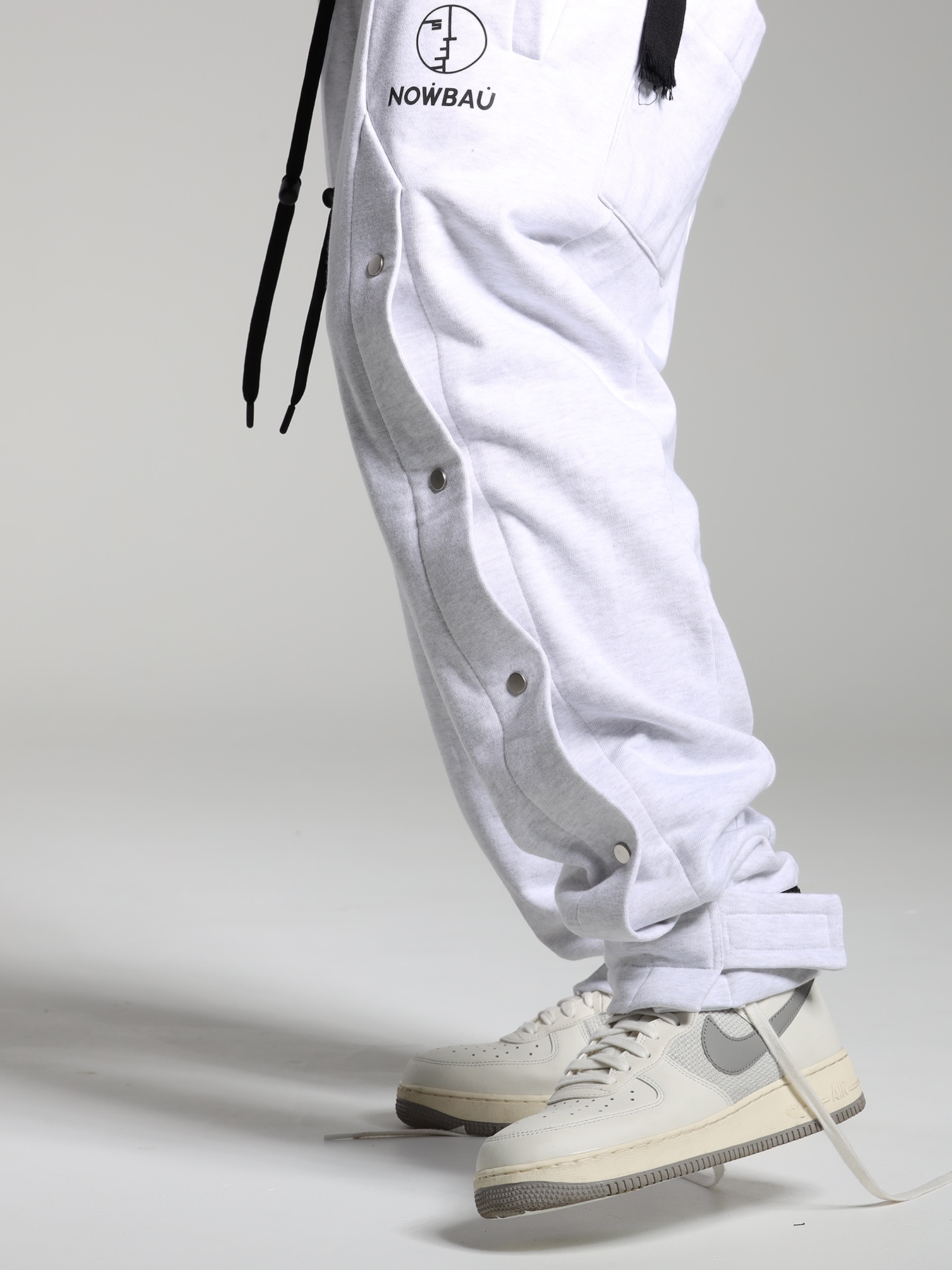 Nike Air Force 1 High '07 LV8 Sail and Medium Grey 착용 스타일 - 2
