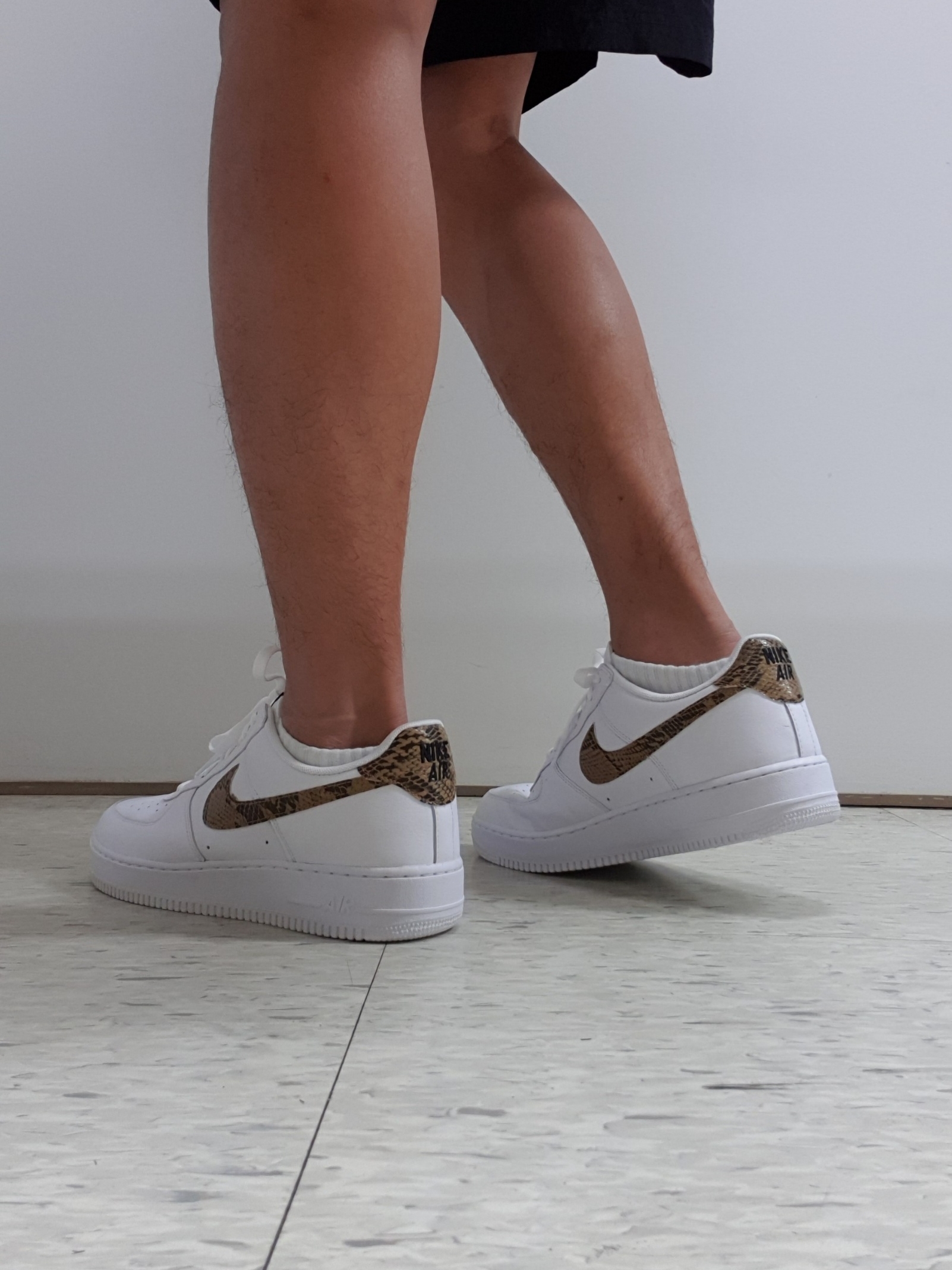 Nike Air Force 1 Low Retro PRM QS Ivory Snake 2019, Nike Air Force 1 Snake T-Shirt Black - Asia 착용 스타일 - 3