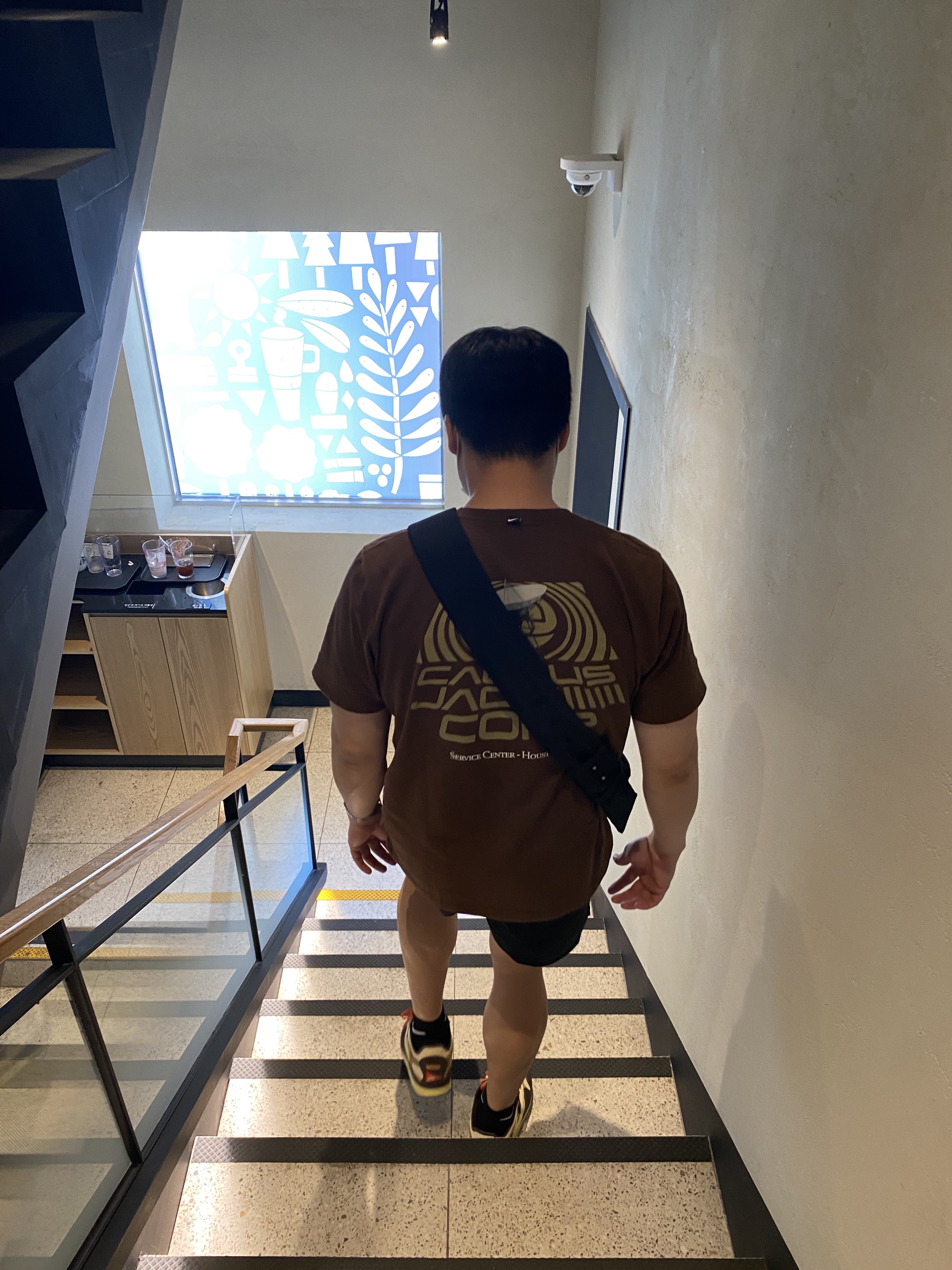 Nike x Travis Scott Air Max 1 Cact.us Brown, Nike x Travis Scott NRG BH S/S T-Shirt Cacao Wow - US/EU 착용 스타일 - 1