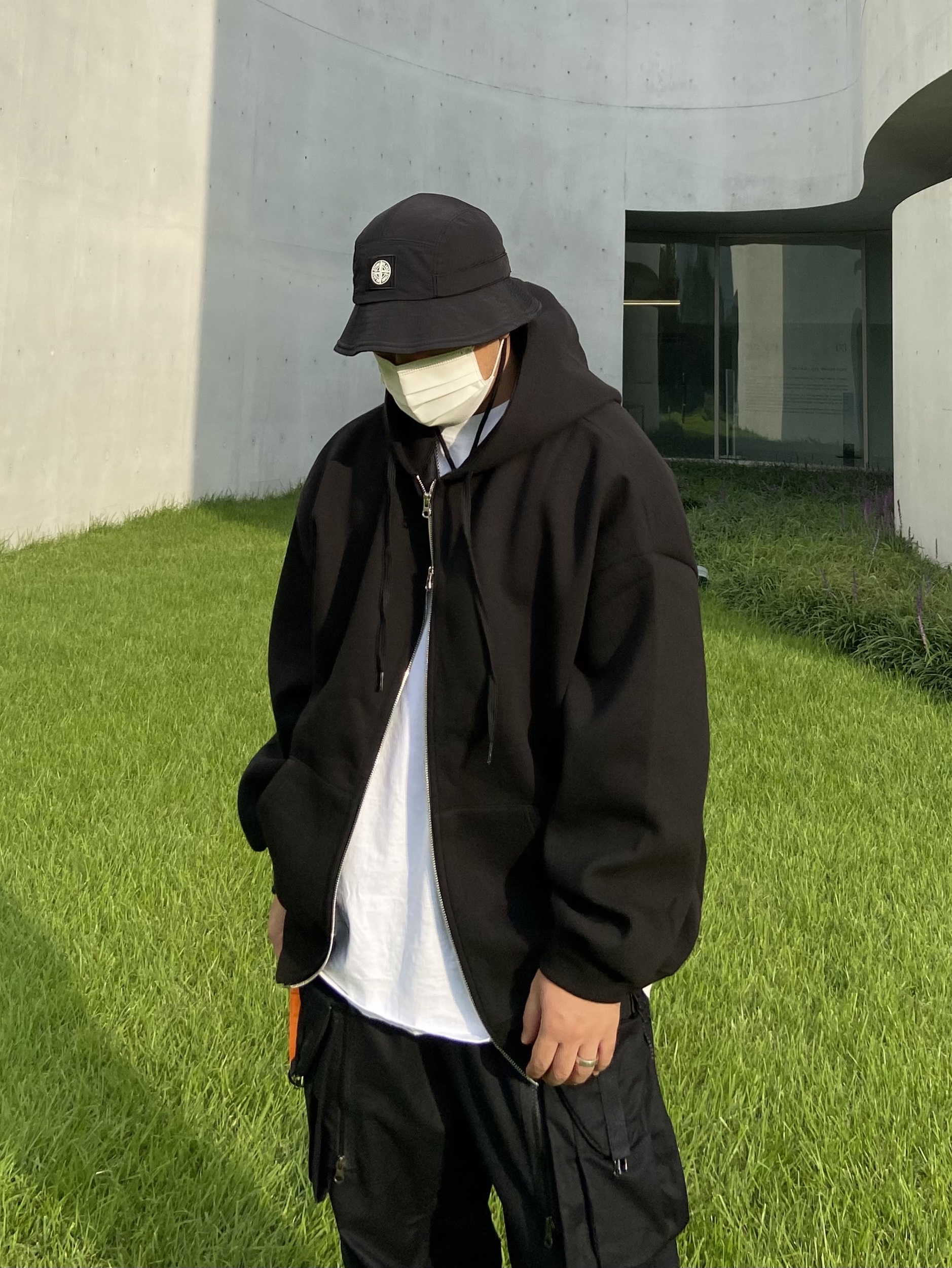 Nike Air Force 1 '07 Low White, Nike ACG Cargo Pants Black 착용 스타일 - 1