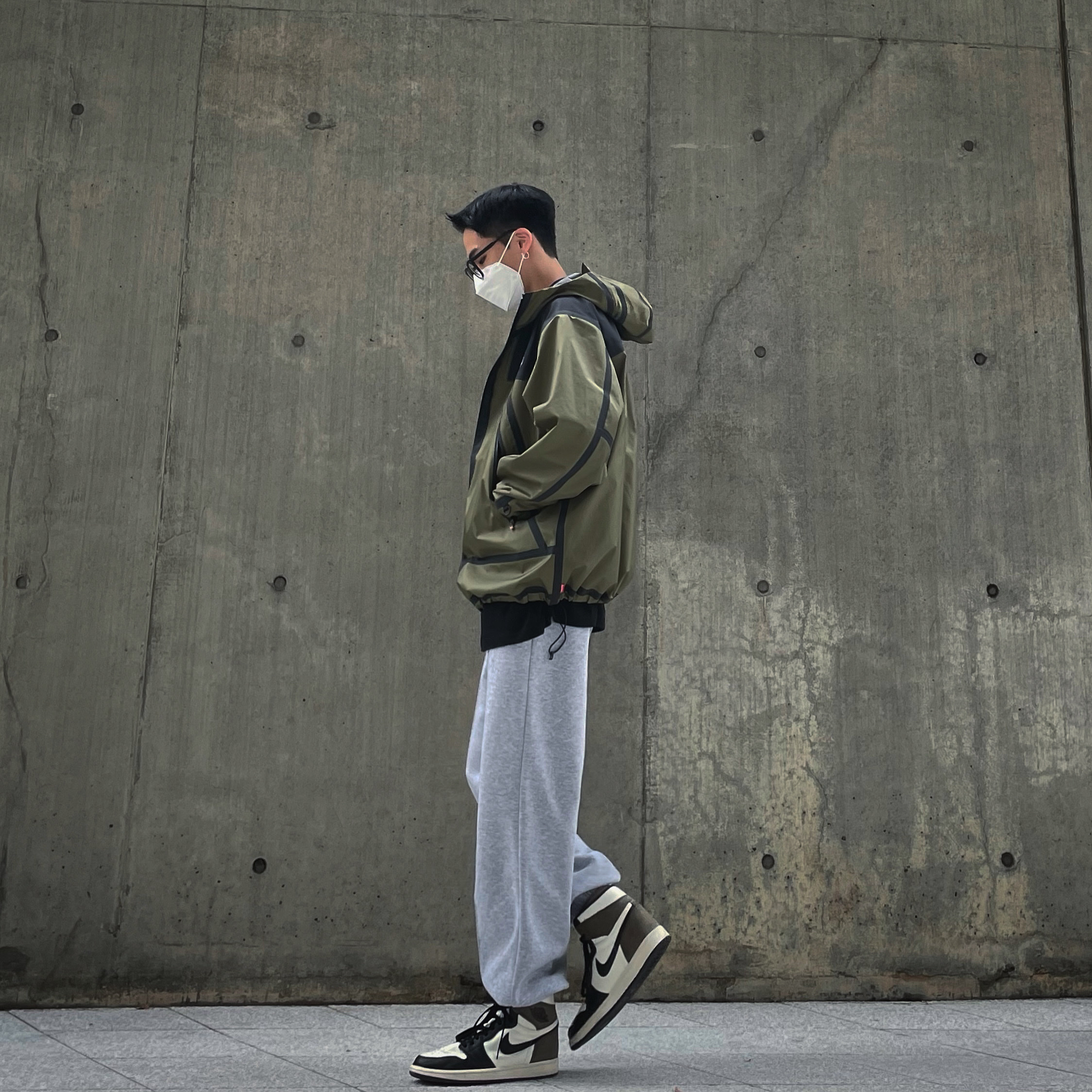 Jordan 1 Retro High OG Black Mocha, Supreme x The North Face Summit Series Outer Tape Seam Jacket Olive - 21SS 착용 스타일