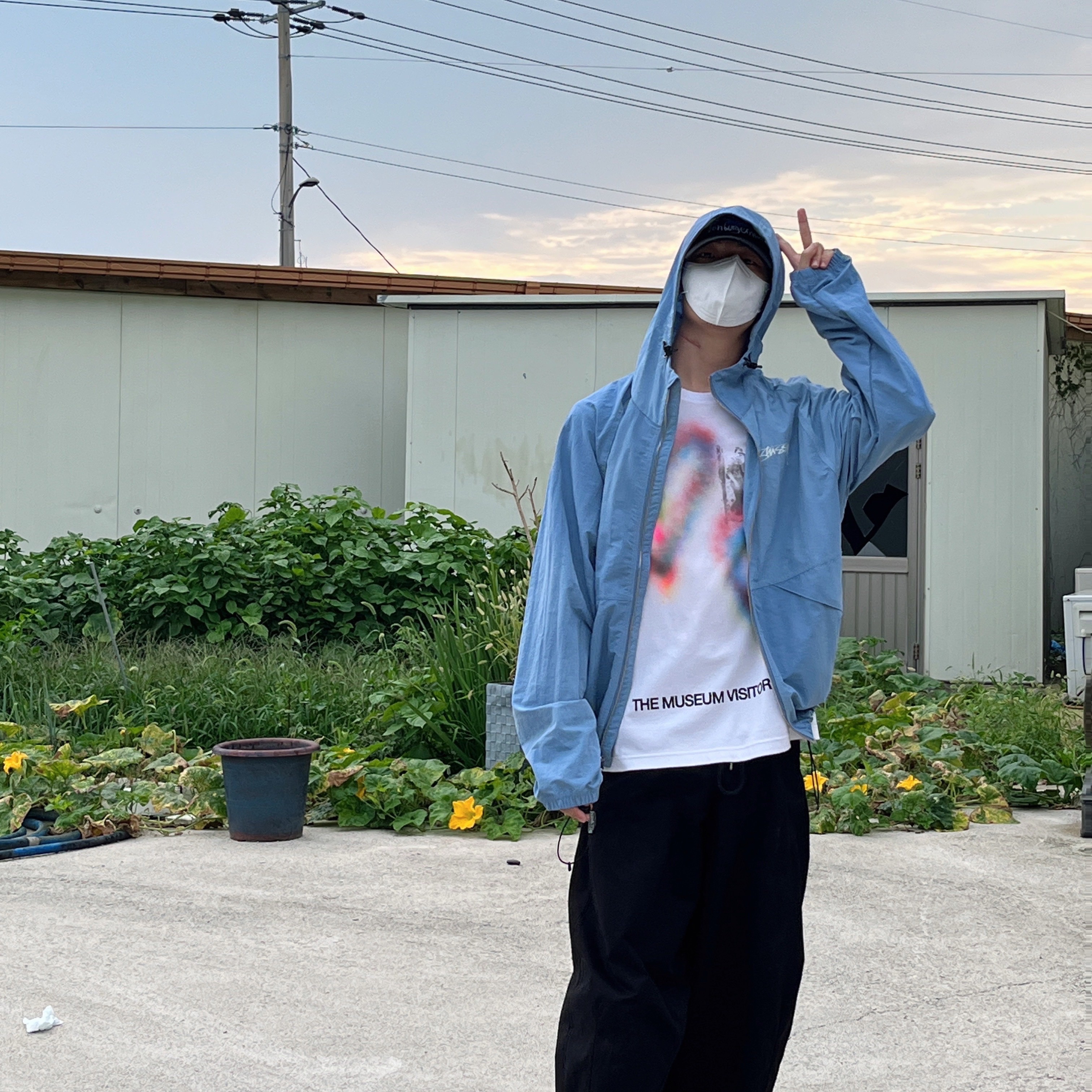 Stussy Wave Dye Beach Shell Jacket Laguna Blue 착용 스타일 - 3
