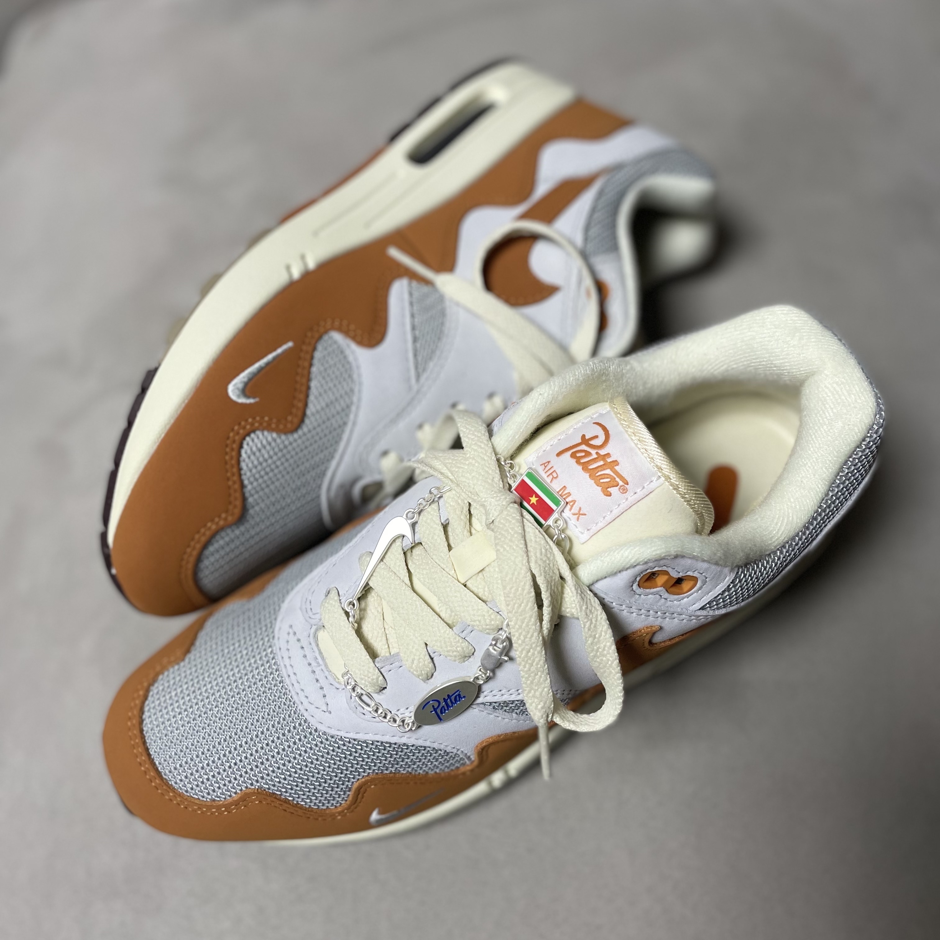 Nike x Patta Air Max 1 Monarch 착용 스타일