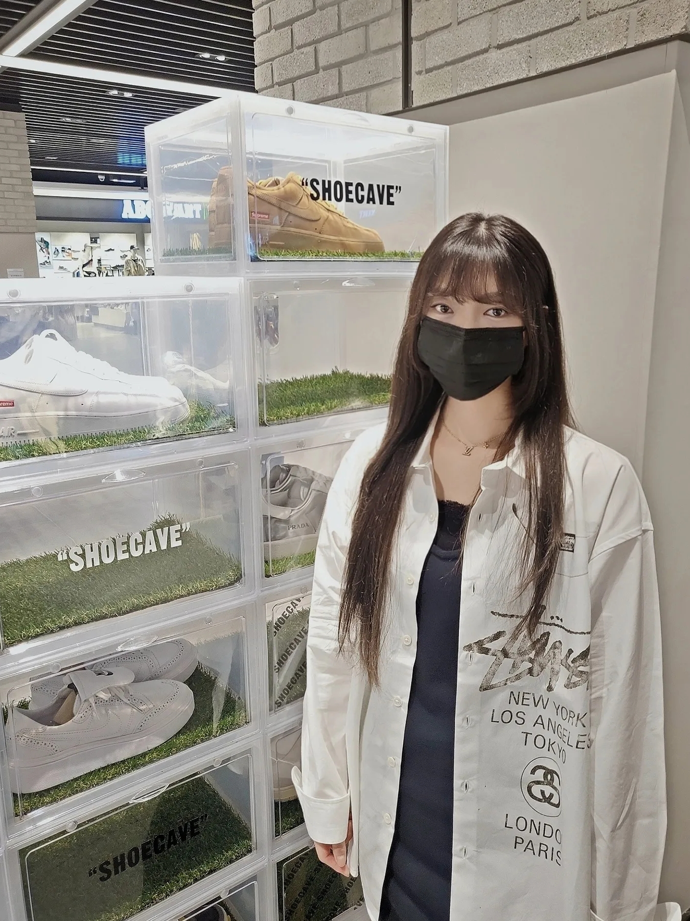 Stussy World Tour Shirt White, Nike x Sacai VaporWaffle White and Gum 착용 스타일 - 2