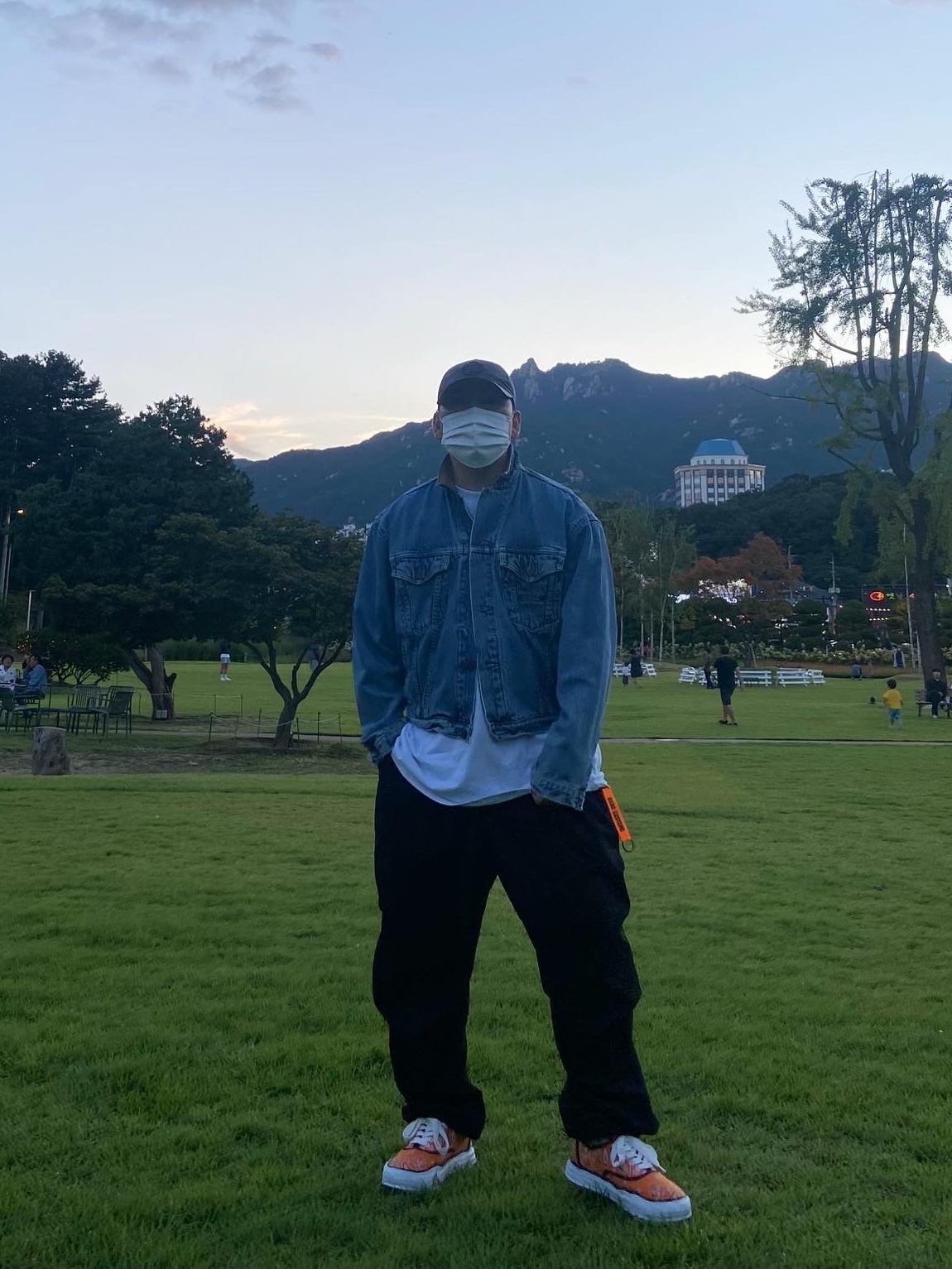 Maison Mihara Yasuhiro Baker OG Sole Bandana Low-top Sneakers Orange, Stone Island 99598 Reflective Grid On Lamy Cap Pewter Grey - 21SS 착용 스타일