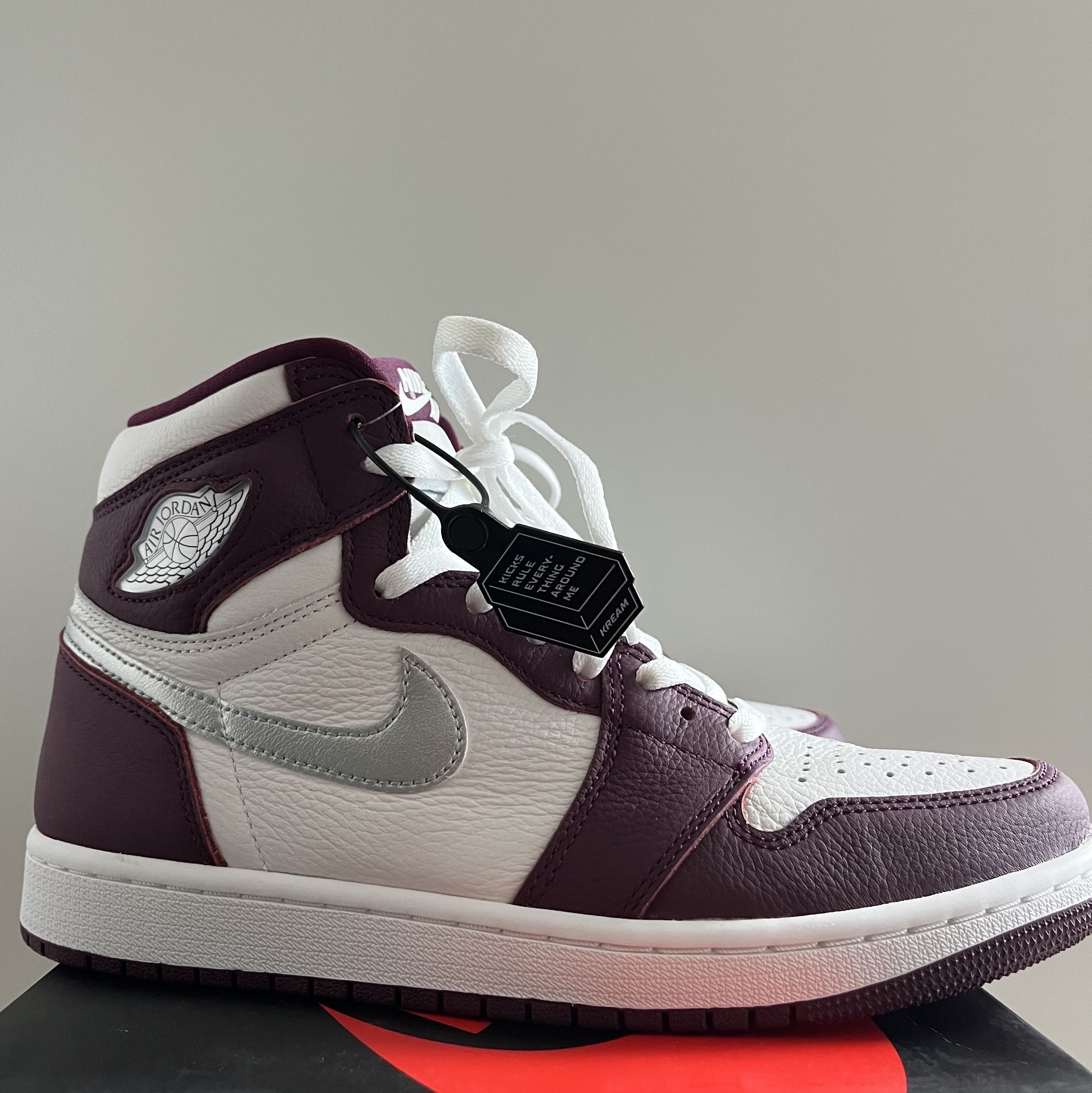 Jordan 1 Retro High OG Bordeaux 착용 스타일 - 2