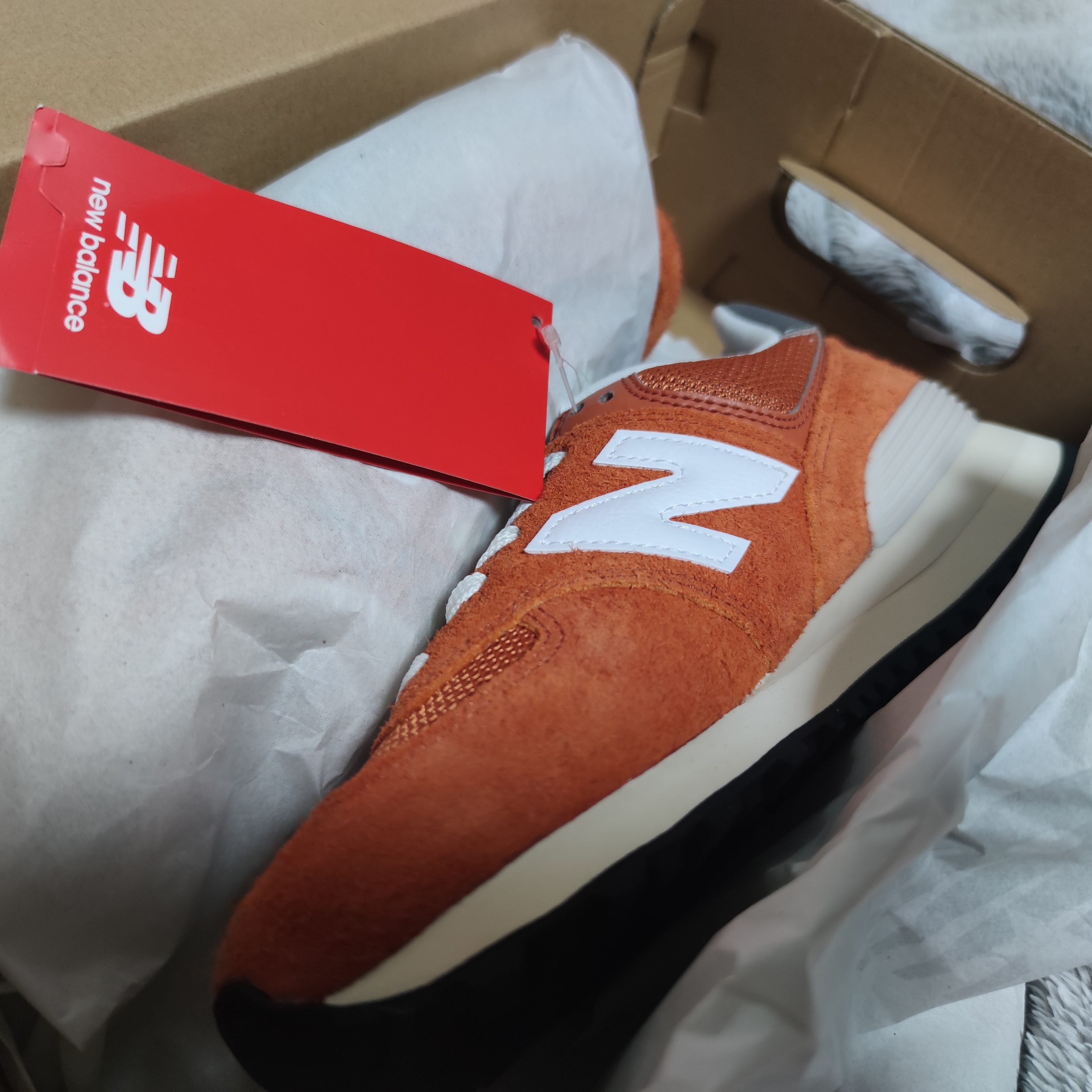 New Balance 574 Heritage Orange Burst White 착용 스타일 - 1
