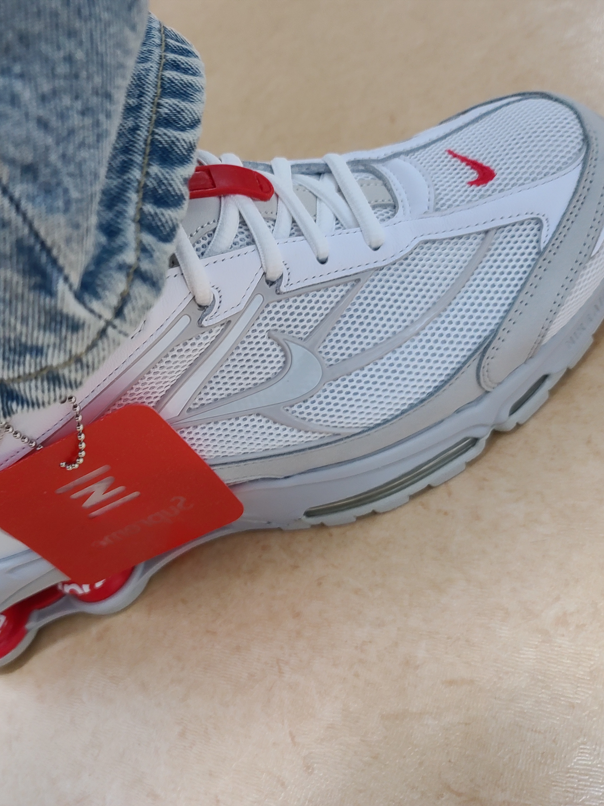 Nike x Supreme Shox Ride 2 SP White 착용 스타일 - 3