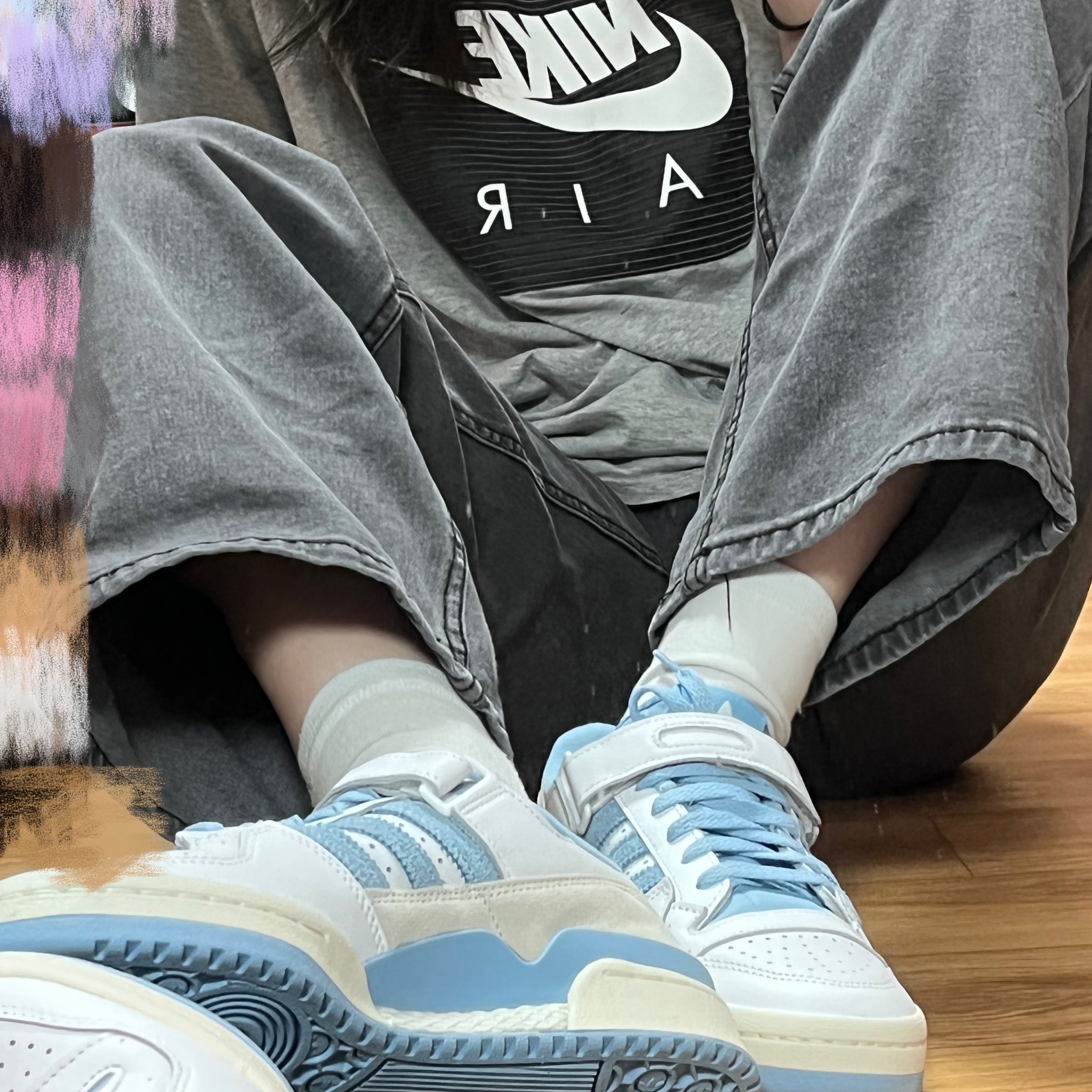 Adidas Forum 84 Low Clear Blue 착용 스타일 - 1