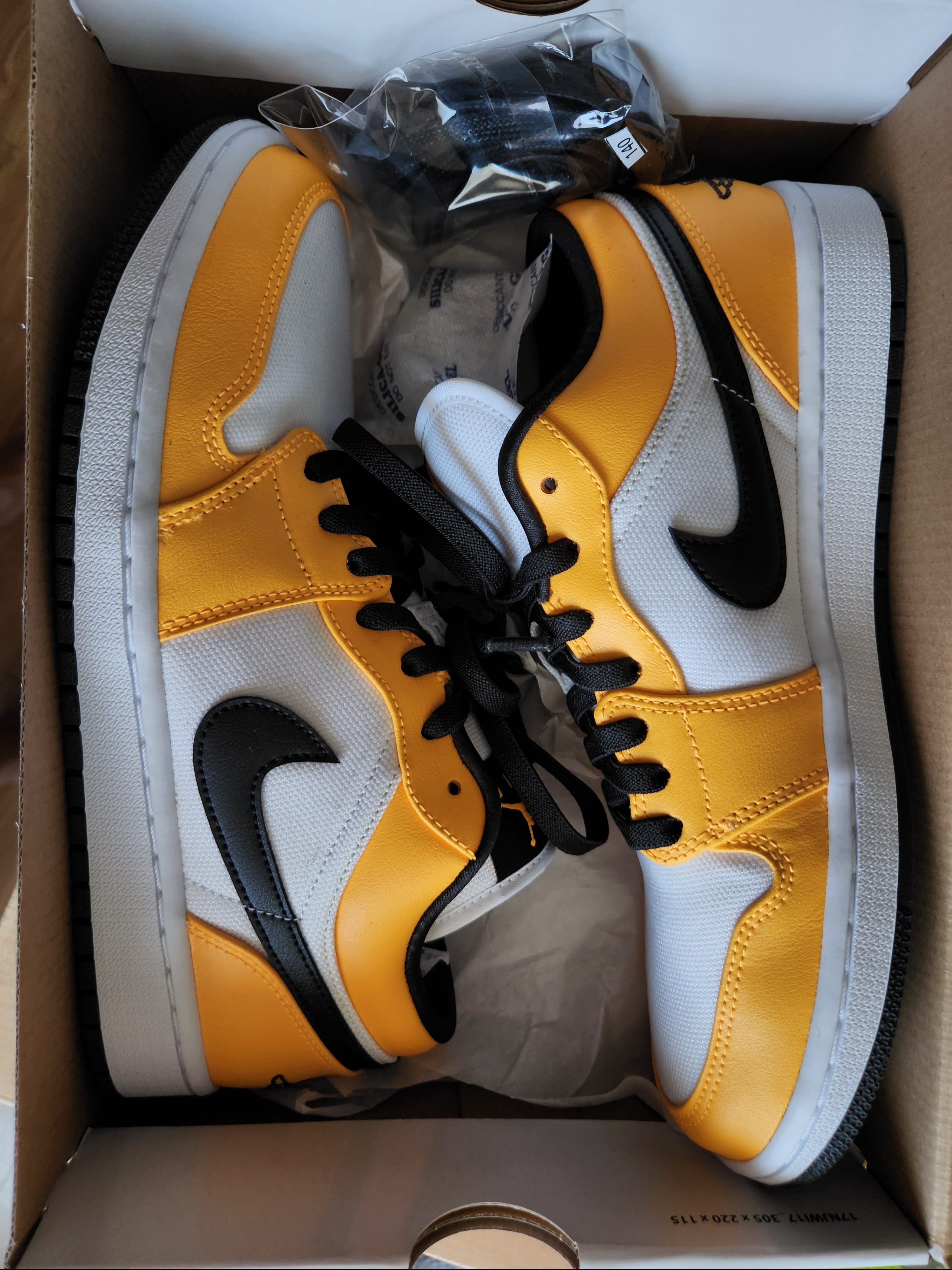 (W) Jordan 1 Low SE Laser Orange 착용 스타일