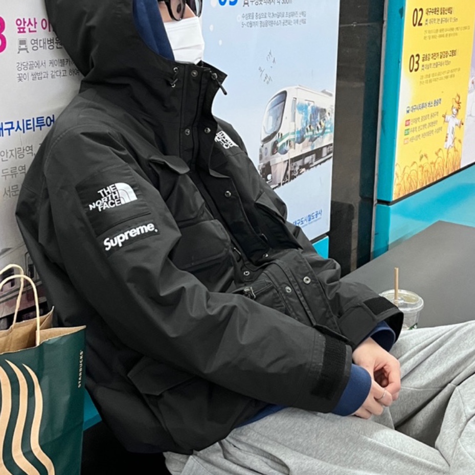 Supreme x The North Face Cargo Jacket Black - 20SS 착용 스타일