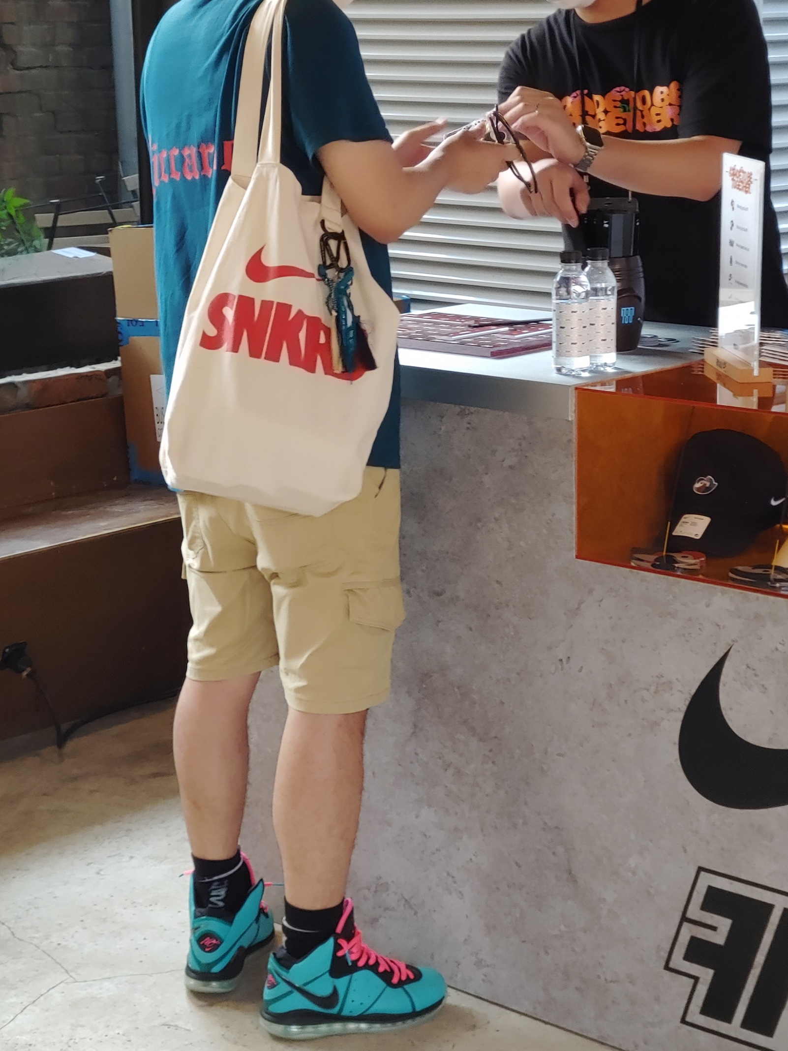 Nike LeBron 8 QS South Beach 2021 착용 스타일