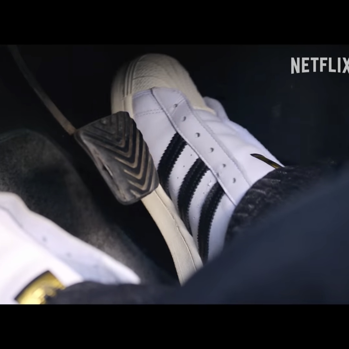 Adidas Superstar Premium White Black 착용 스타일 - 2