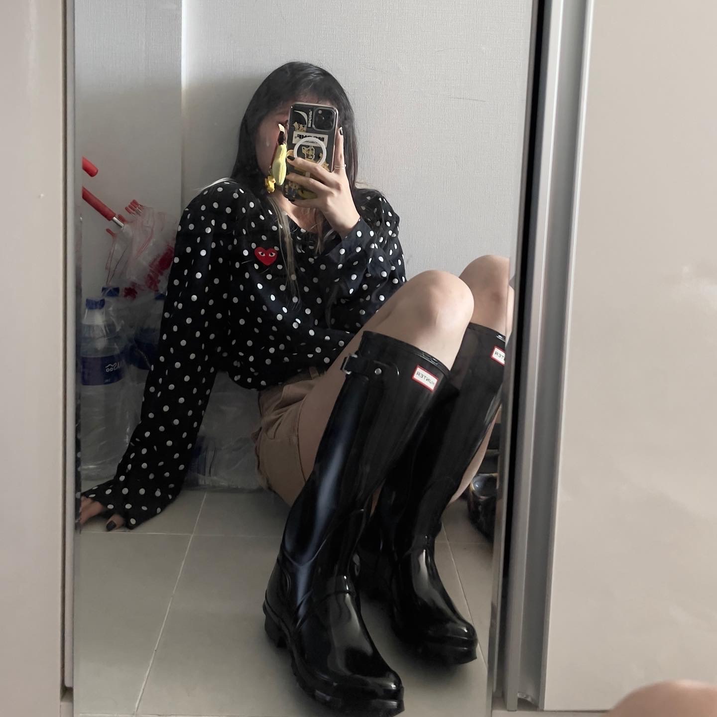 (W) Hunter Original Tall Rain Boots Black 착용 스타일 - 1
