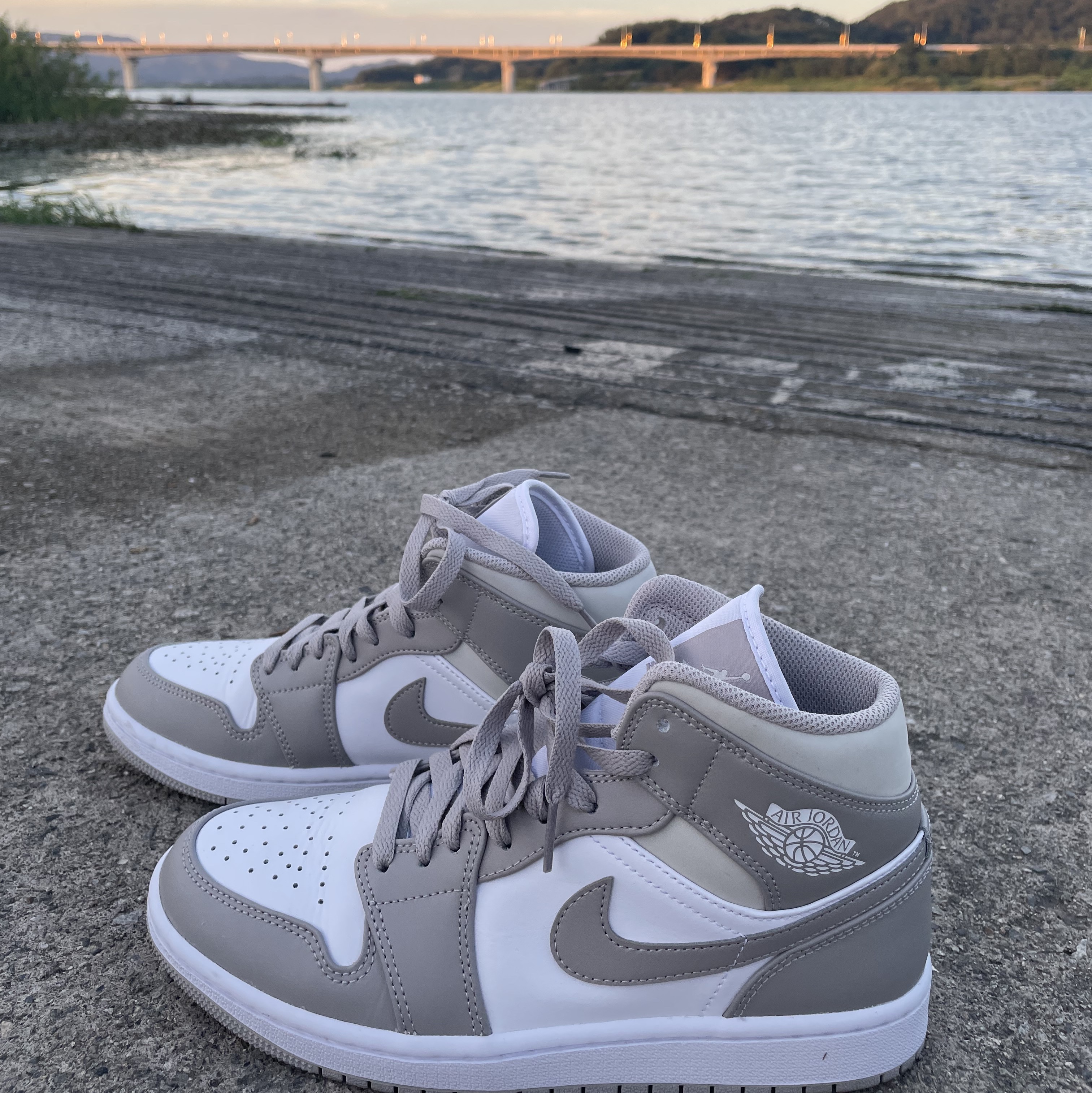 Jordan 1 Mid College Grey 착용 스타일 - 2
