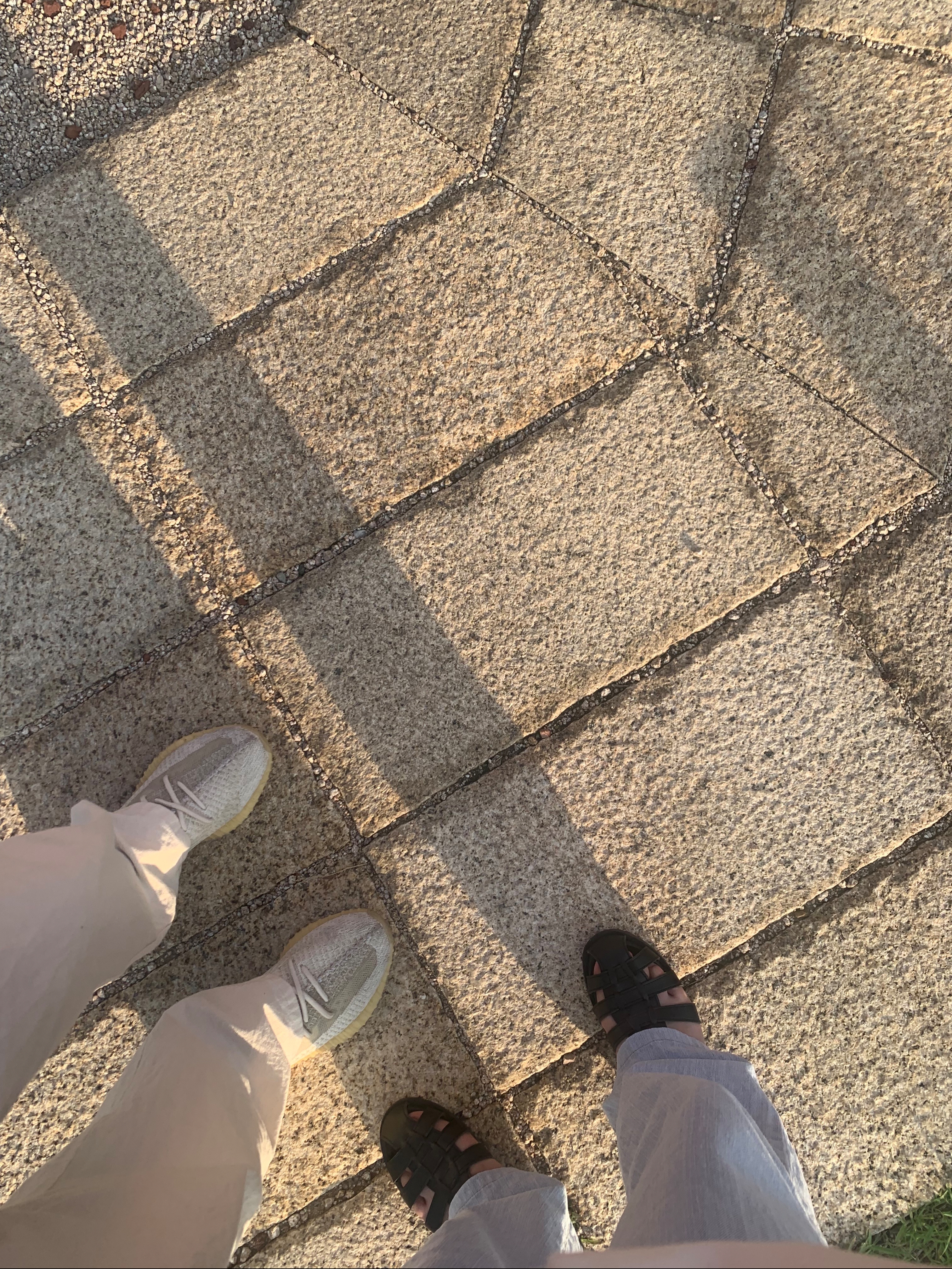 Adidas Yeezy Boost 350 V2 Natural 착용 스타일 - 2