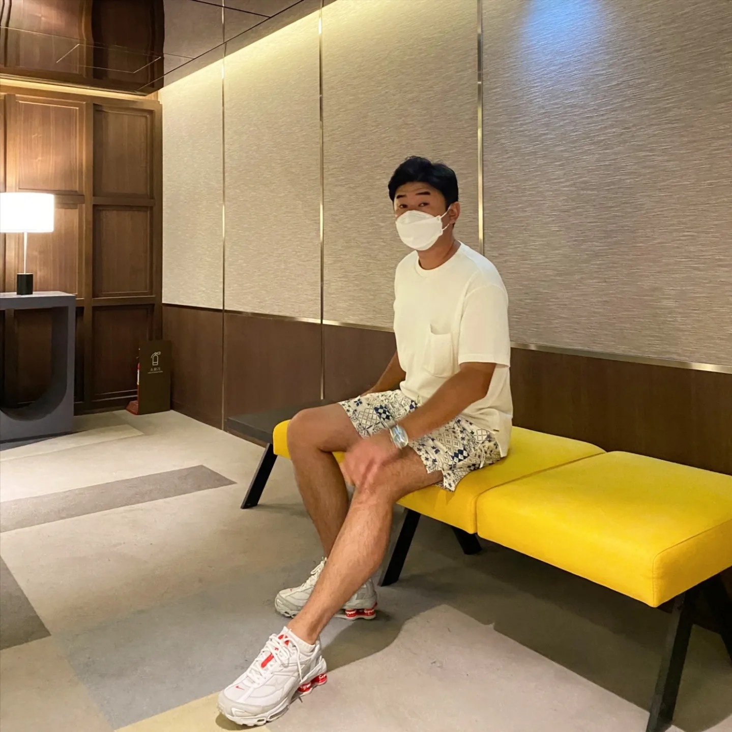 Nike x Supreme Shox Ride 2 SP White 착용 스타일 - 1