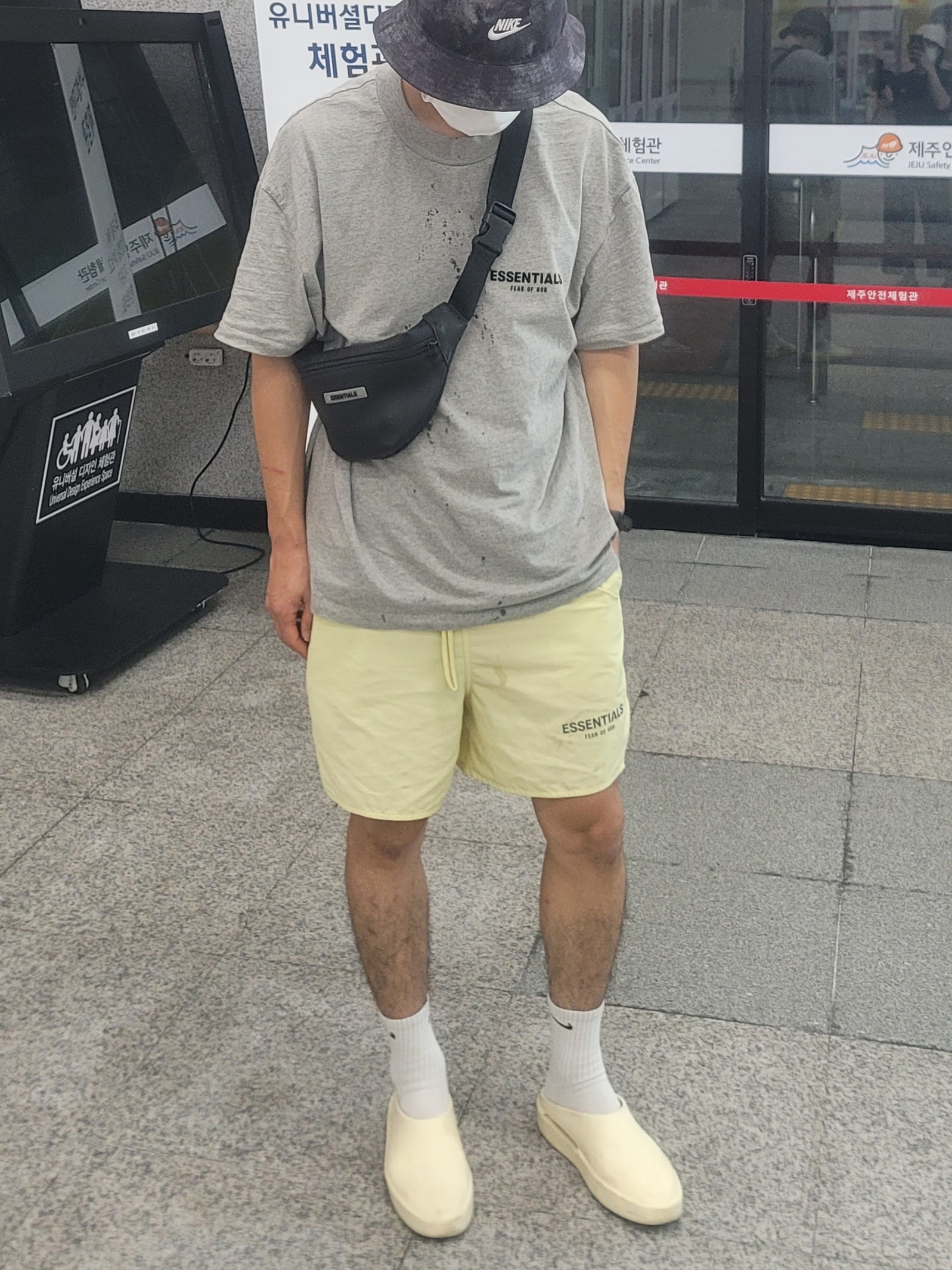 Essentials Volley Shorts Taupe - 21SS, Fear of God The California Cream 착용 스타일