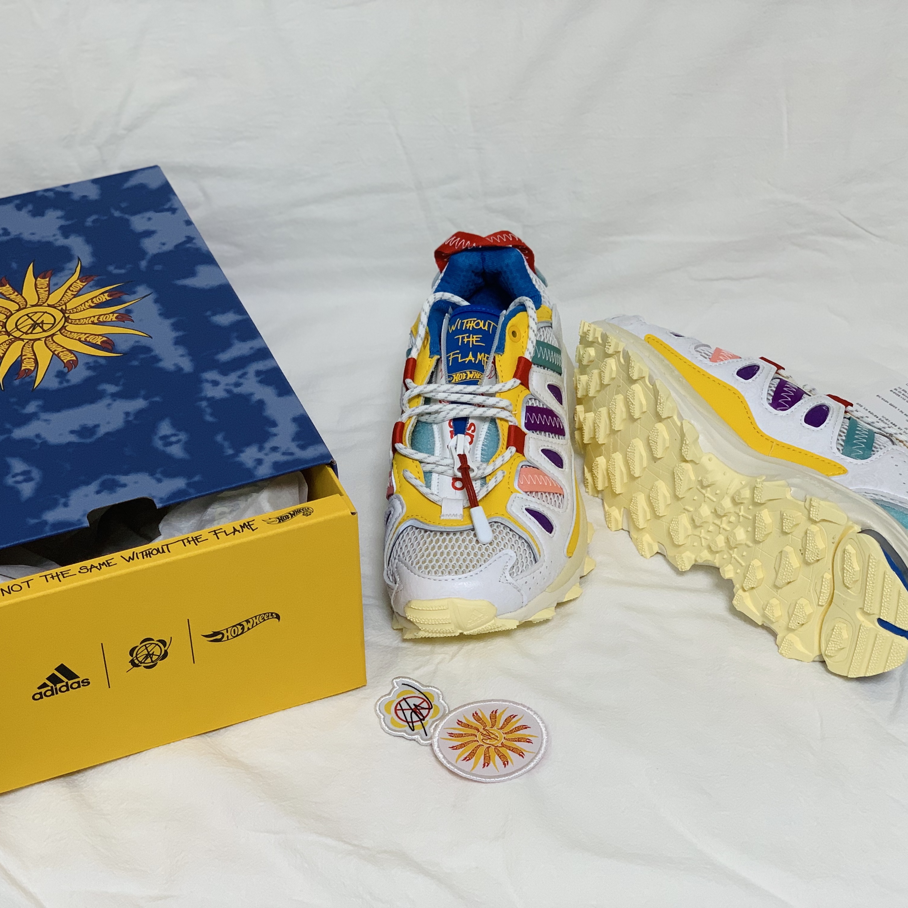 Adidas x Sean Wotherspoon x Hot Wheels Superturf Adventure White Bold Gold 착용 스타일 - 3