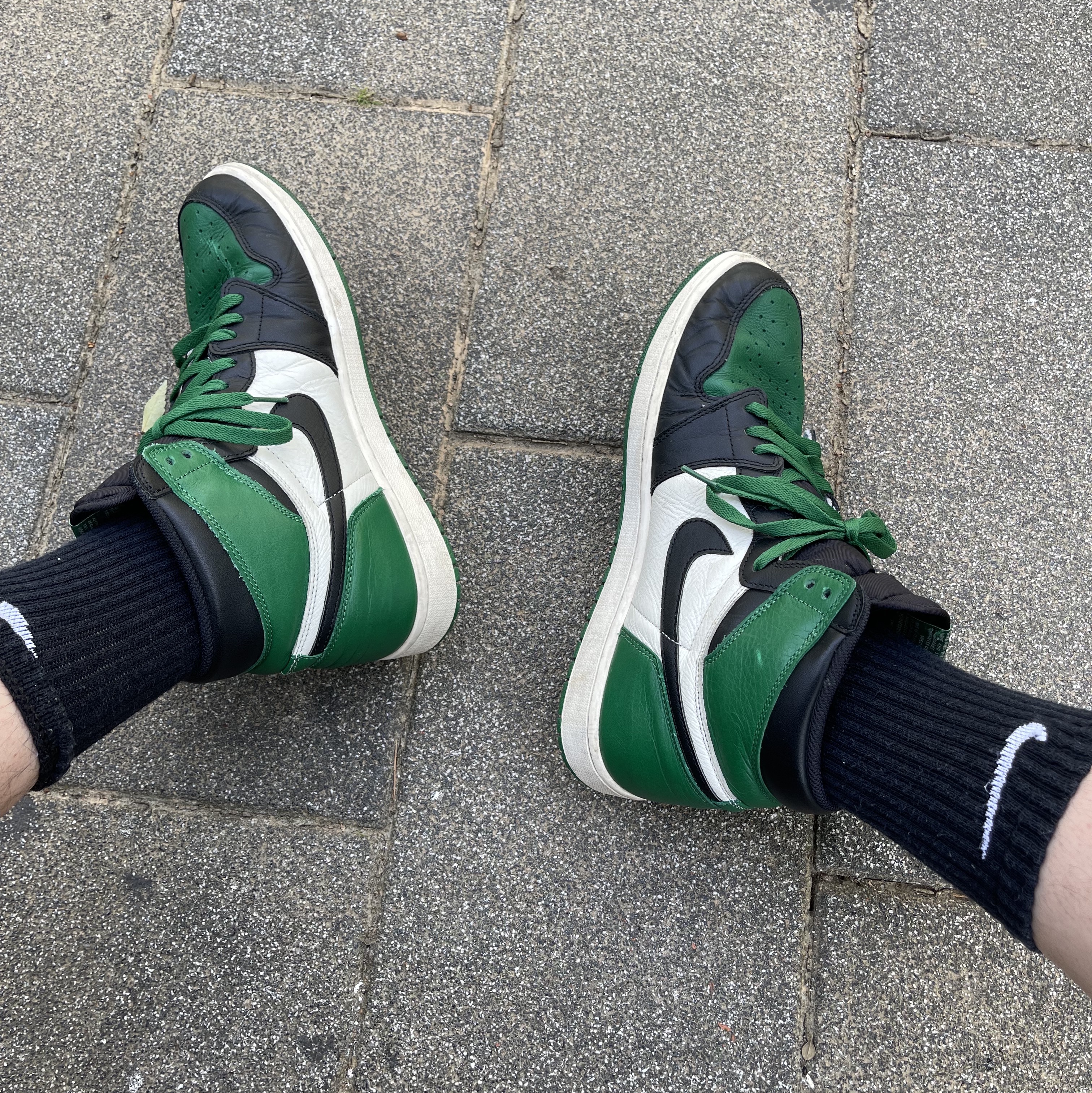Jordan 1 Retro High OG Pine Green 착용 스타일 - 2