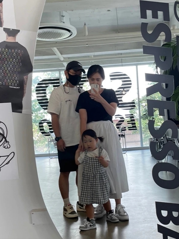 Stussy Modern Age T-Shirt White, Essentials The Core Collection Sweatshorts Stretch Limo 착용 스타일 - 3