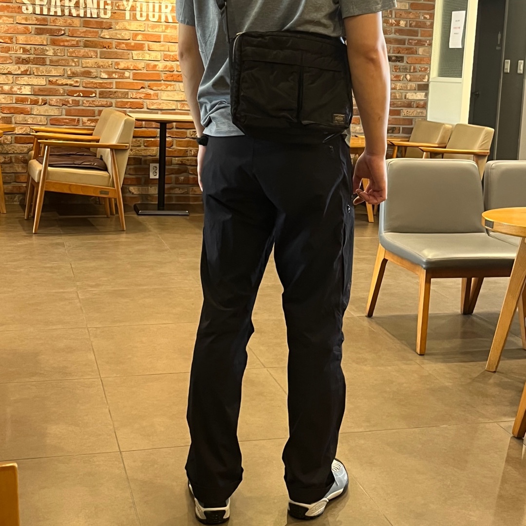 Porter Tanker Shoulder Bag L Black 착용 스타일