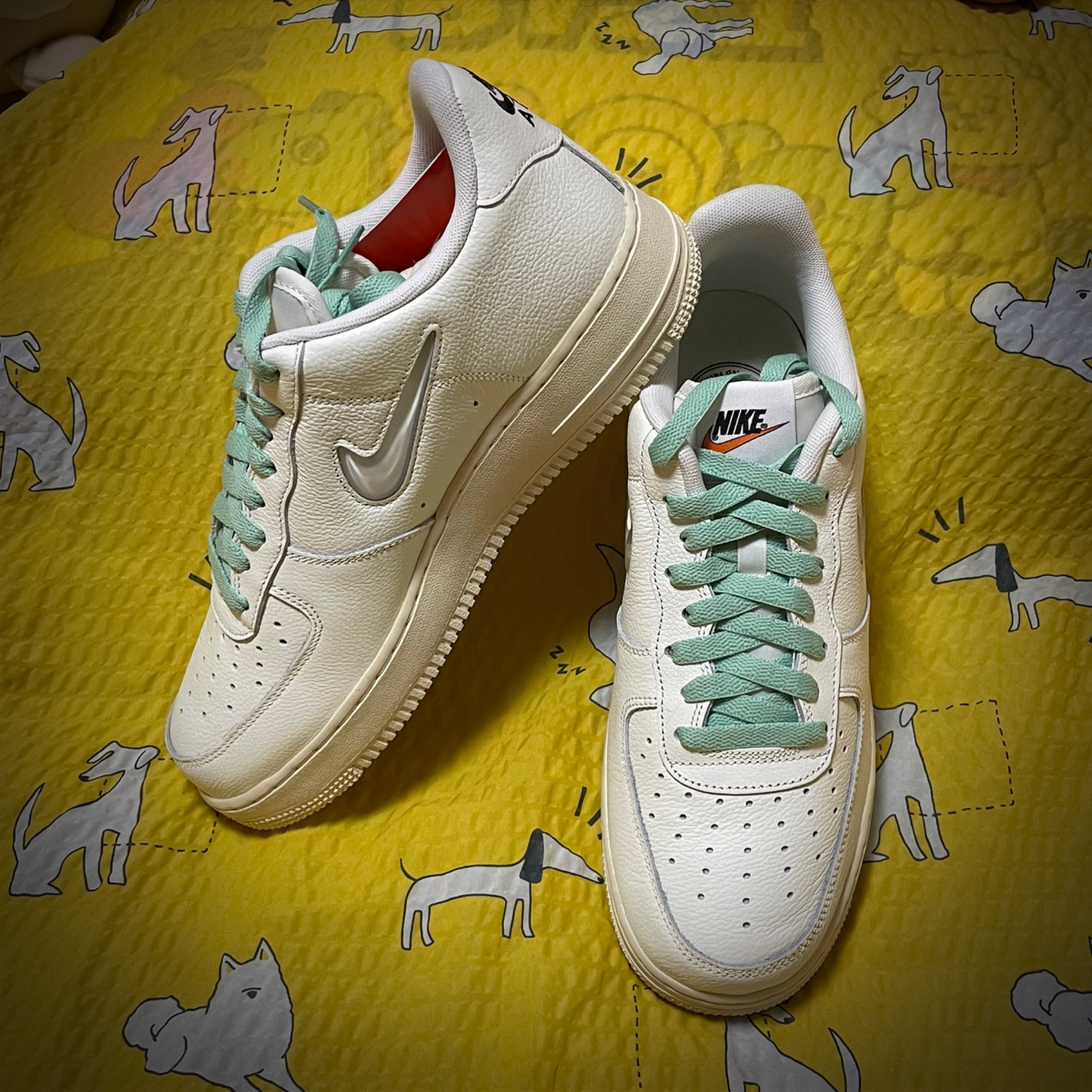 Nike Air Force 1 '07 PRM Vintage Sail 착용 스타일 - 2