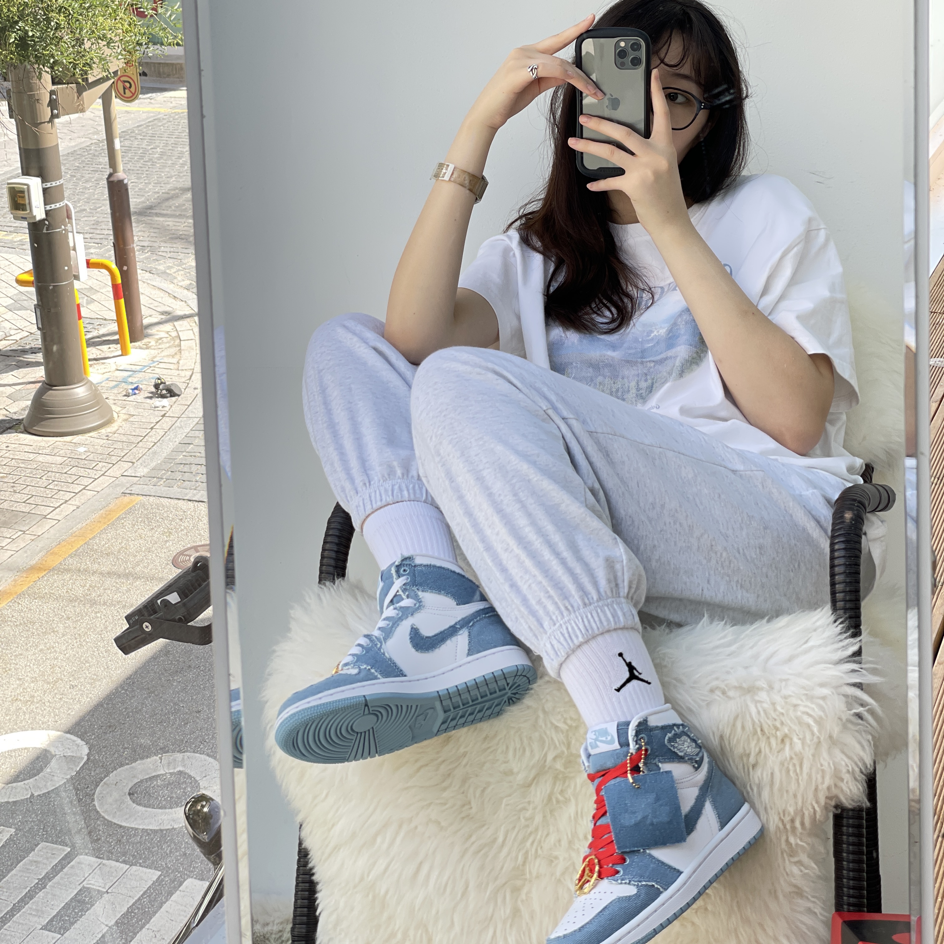 (W) Jordan 1 Retro High OG Denim 착용 스타일 - 1