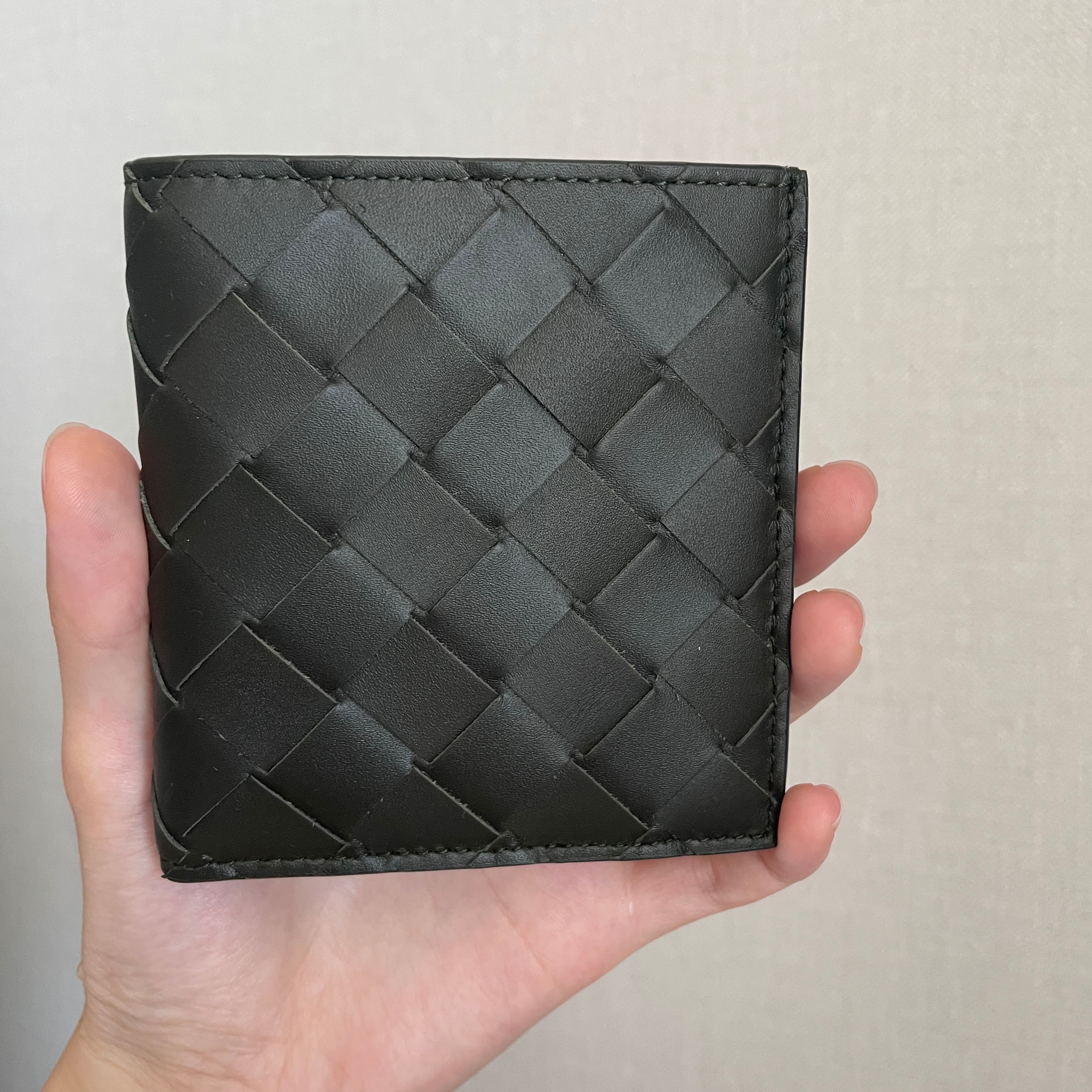 Bottega Veneta Slim Bi-Fold Wallet Camping 착용 스타일 - 1