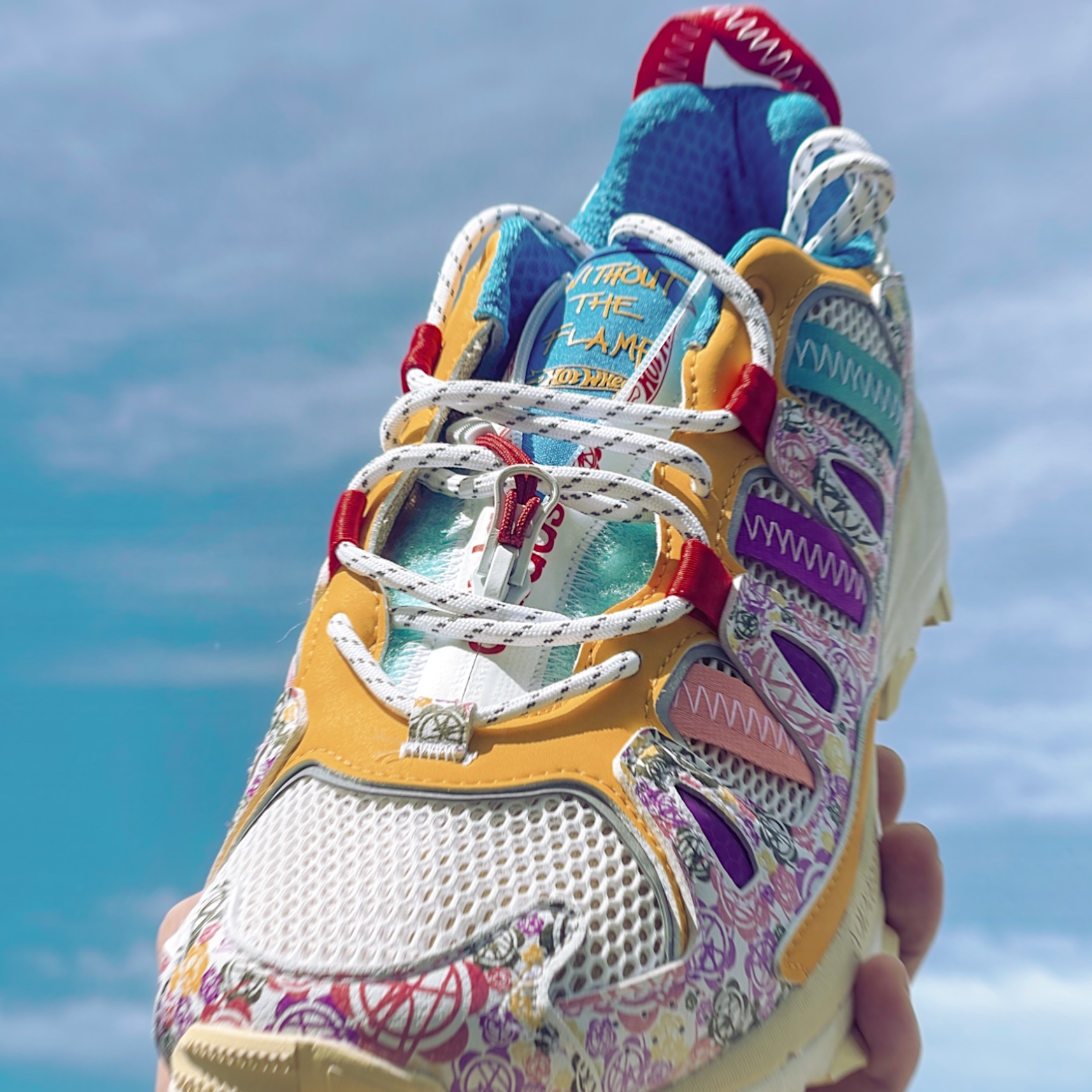Adidas x Sean Wotherspoon x Hot Wheels Superturf Adventure White Bold Gold 착용 스타일 - 1