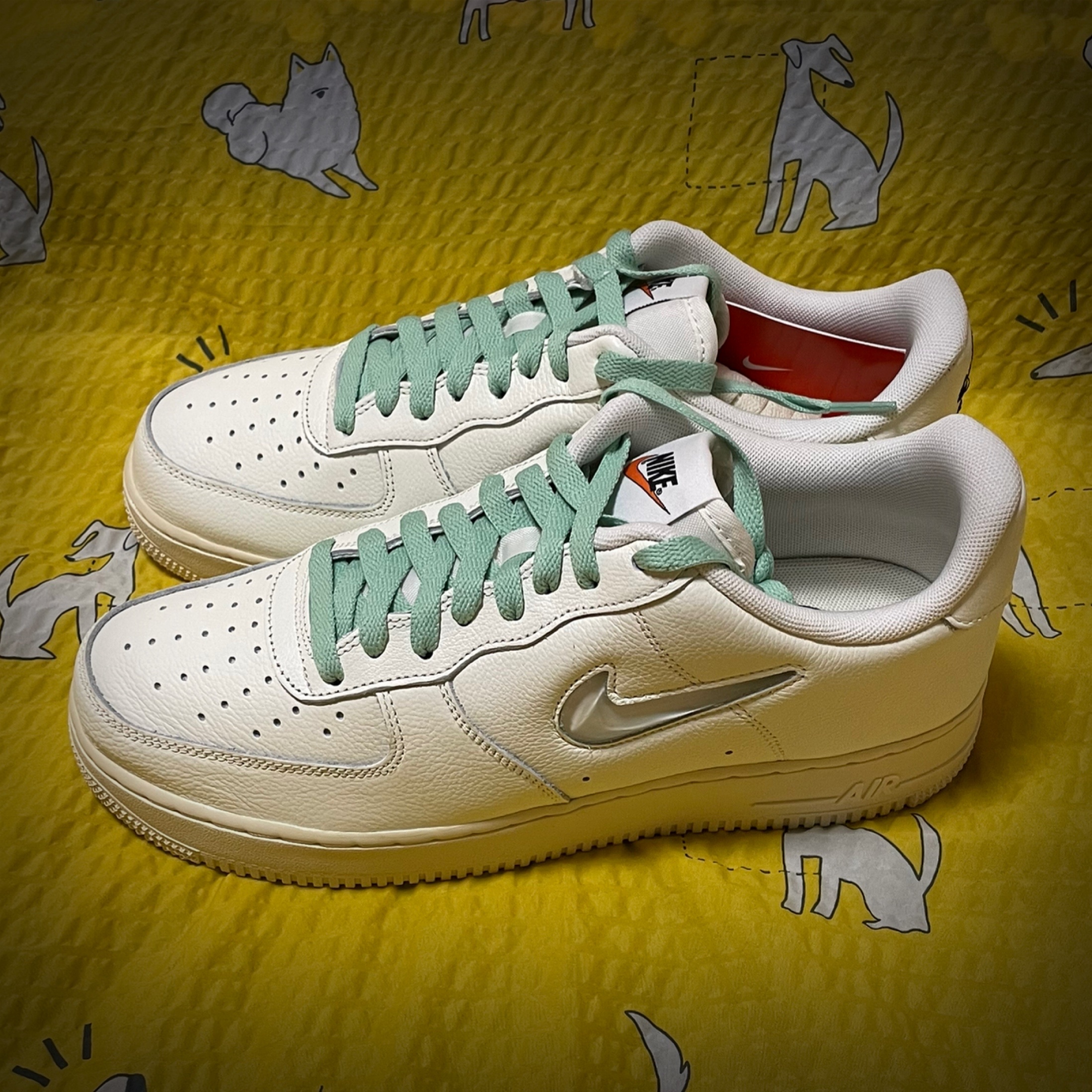 Nike Air Force 1 '07 PRM Vintage Sail 착용 스타일 - 1