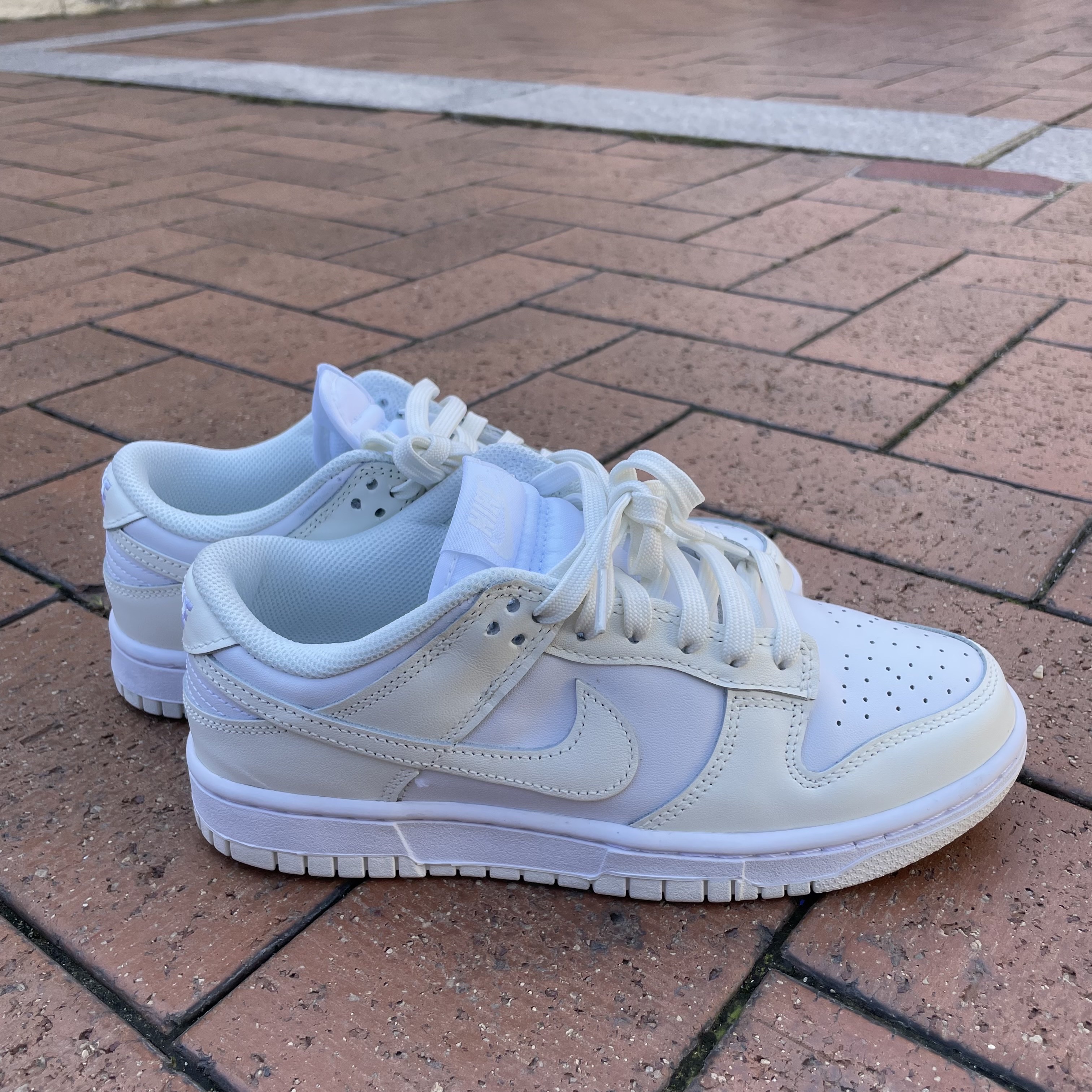 (W) Nike Dunk Low White and Sail 착용 스타일