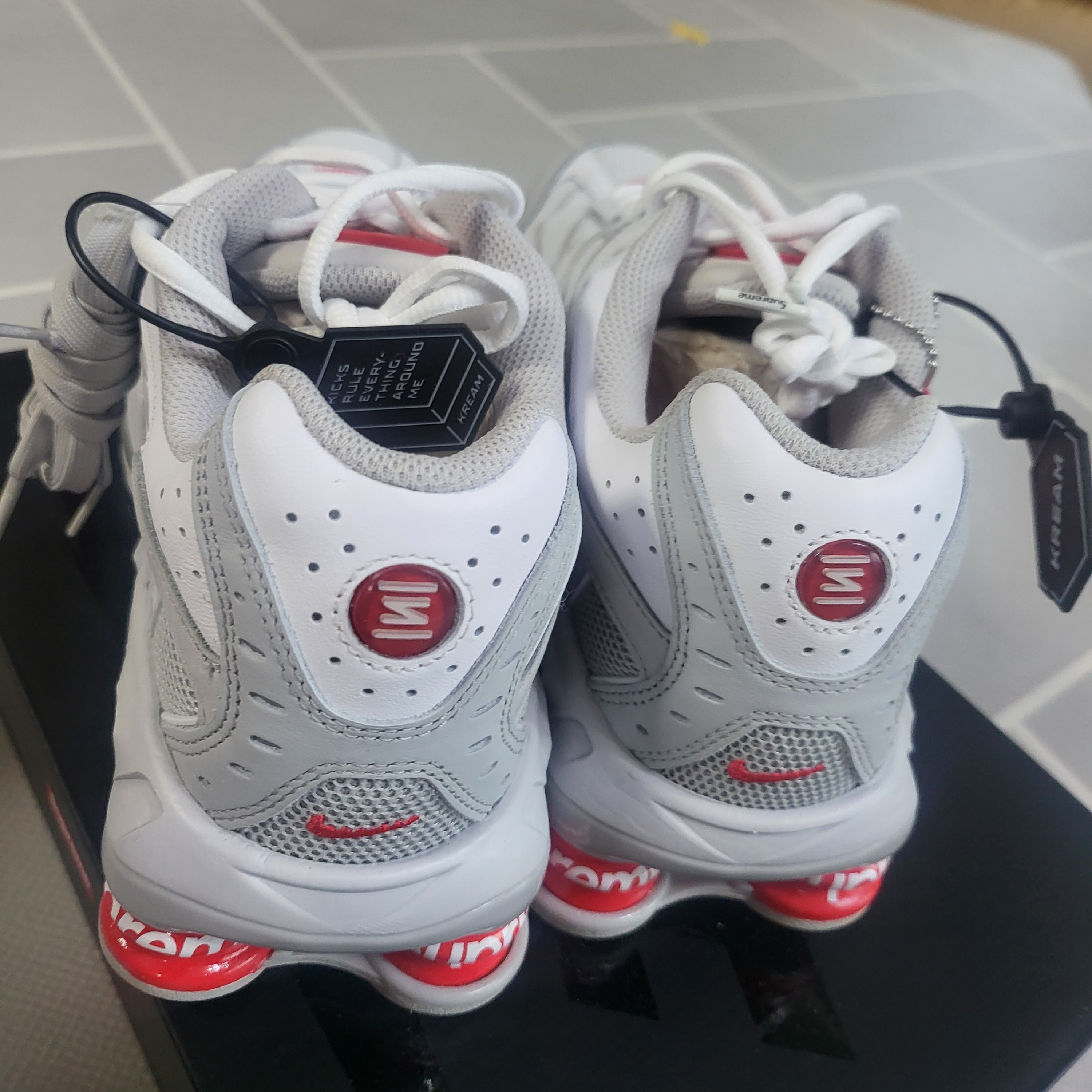 Nike x Supreme Shox Ride 2 SP White 착용 스타일 - 4
