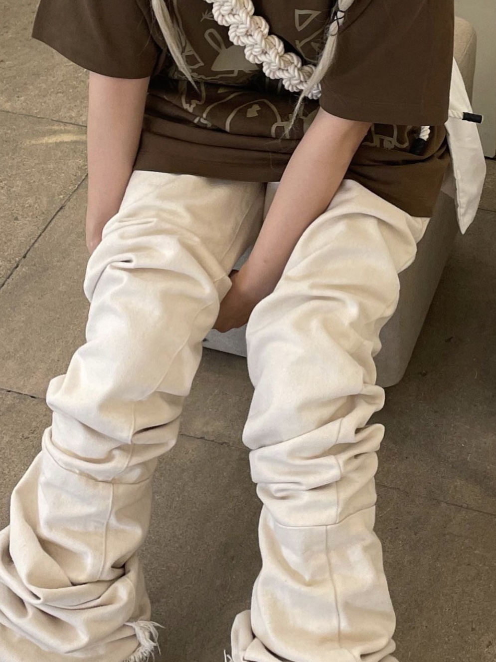 Jordan 1 x Travis Scott Retro High OG SP Mocha 착용 스타일 - 2