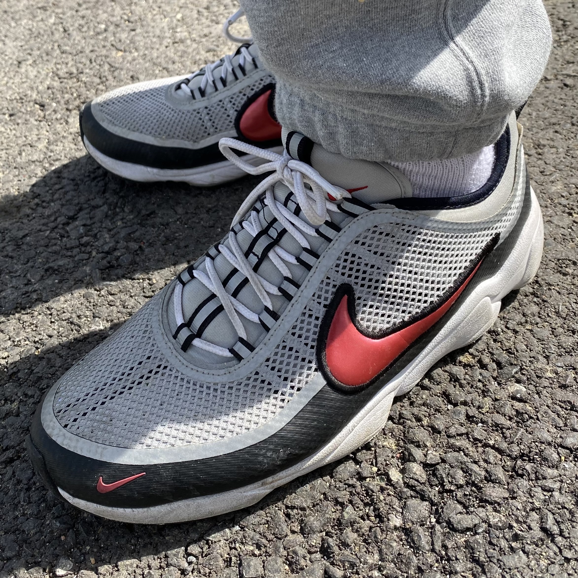 Nike Air Zoom Spiridon Ultra Metallic Silver Desert Red 착용 스타일