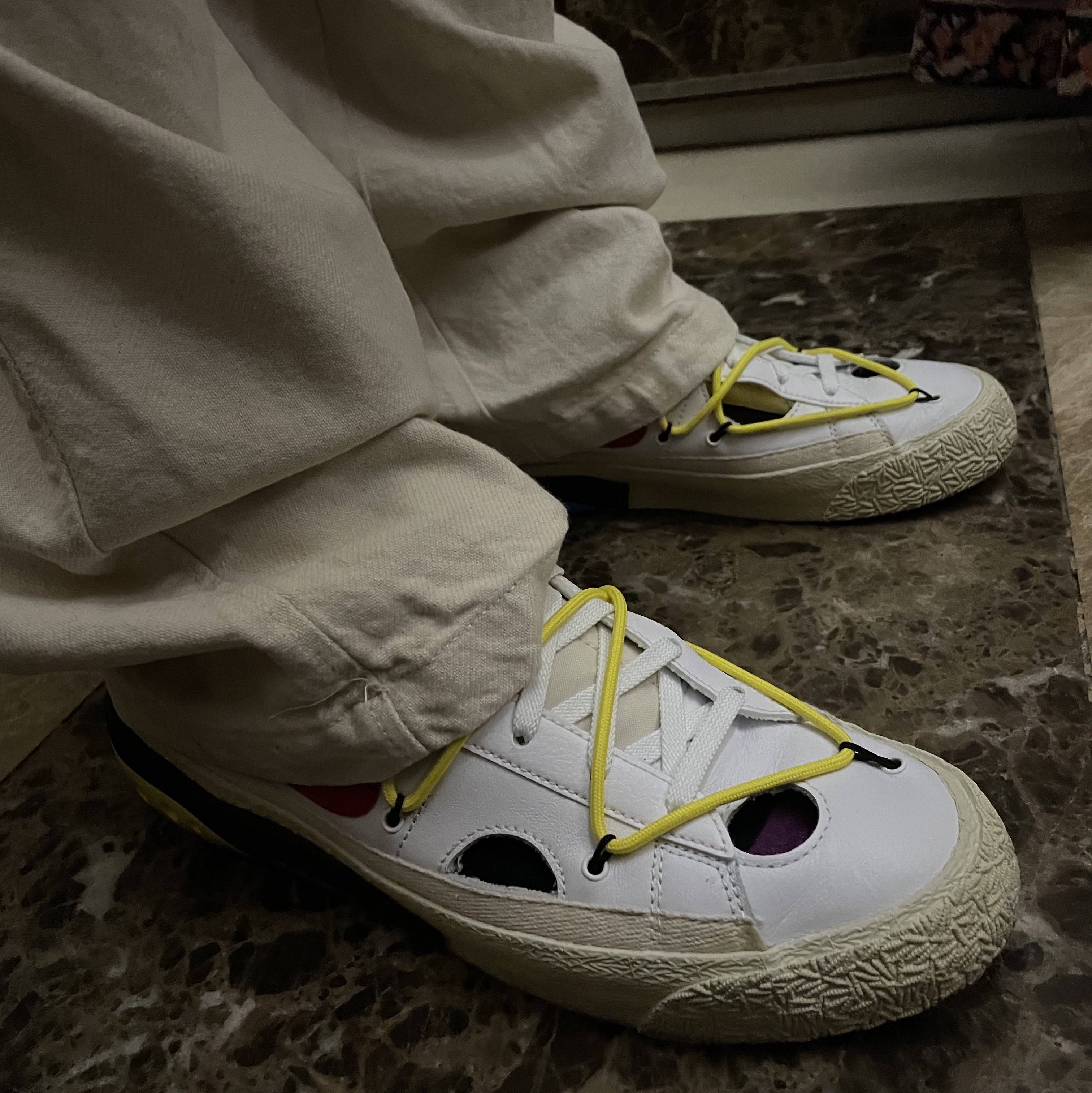 Off-White x Amore Pacific Protection Box (Without Cosmetics), Nike x Off-White Blazer Low '77 White and University Red 착용 스타일 - 3
