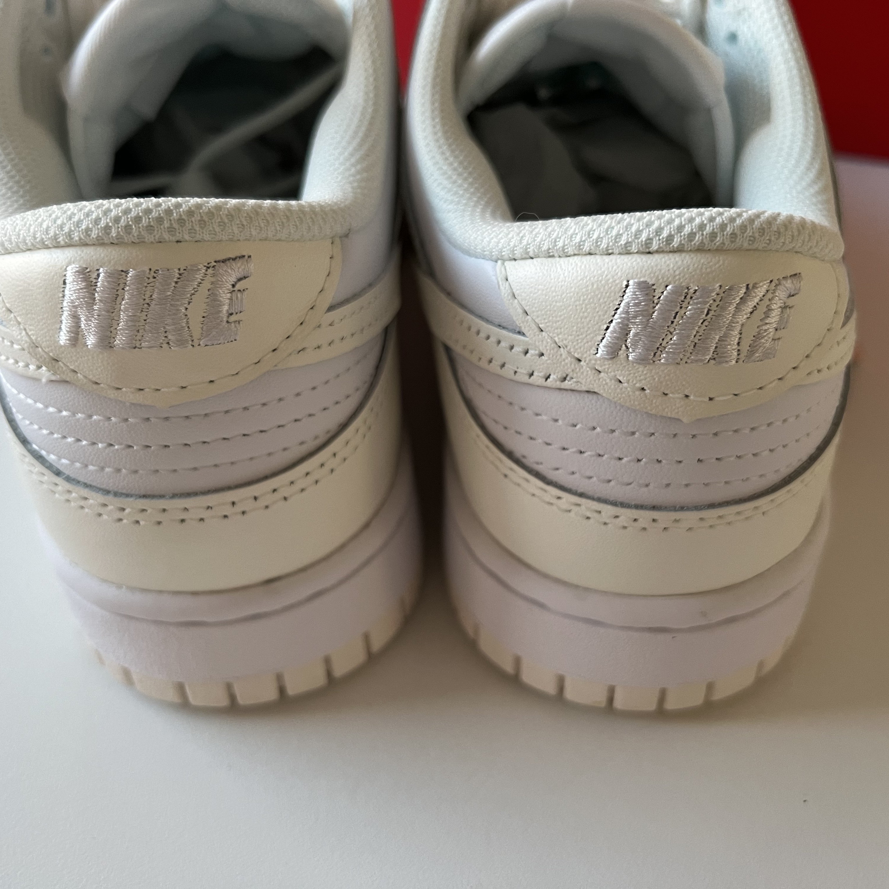 (W) Nike Dunk Low White and Sail 착용 스타일 - 2